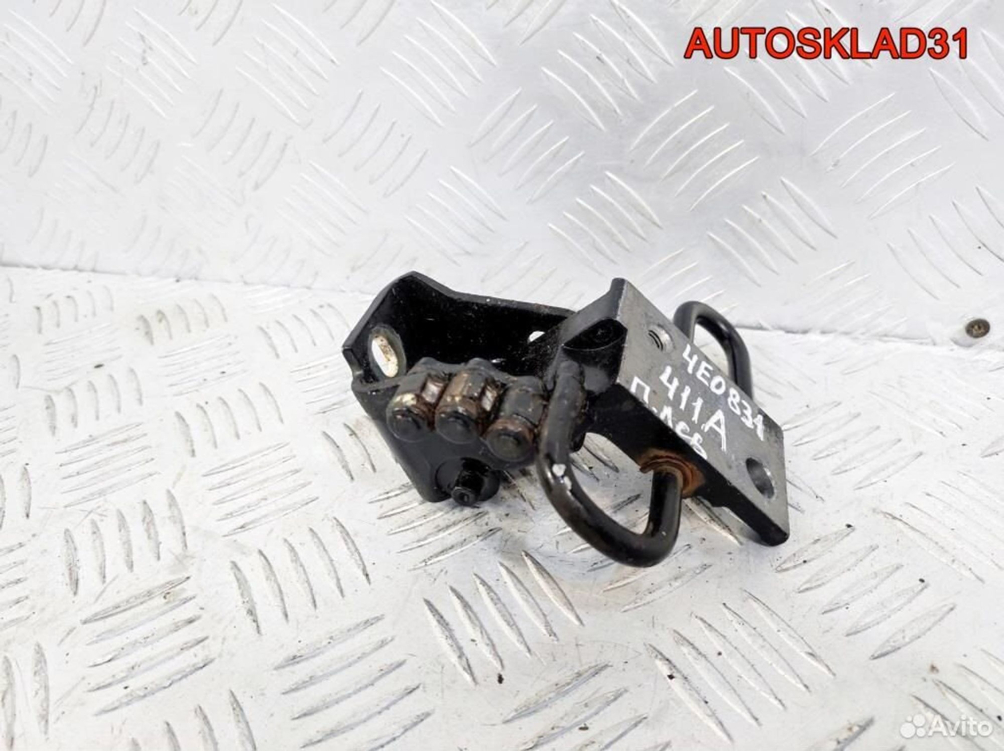 Петля двери передней левой Audi A8 D3 4E0831411A, 1700 рублей, Дубовое