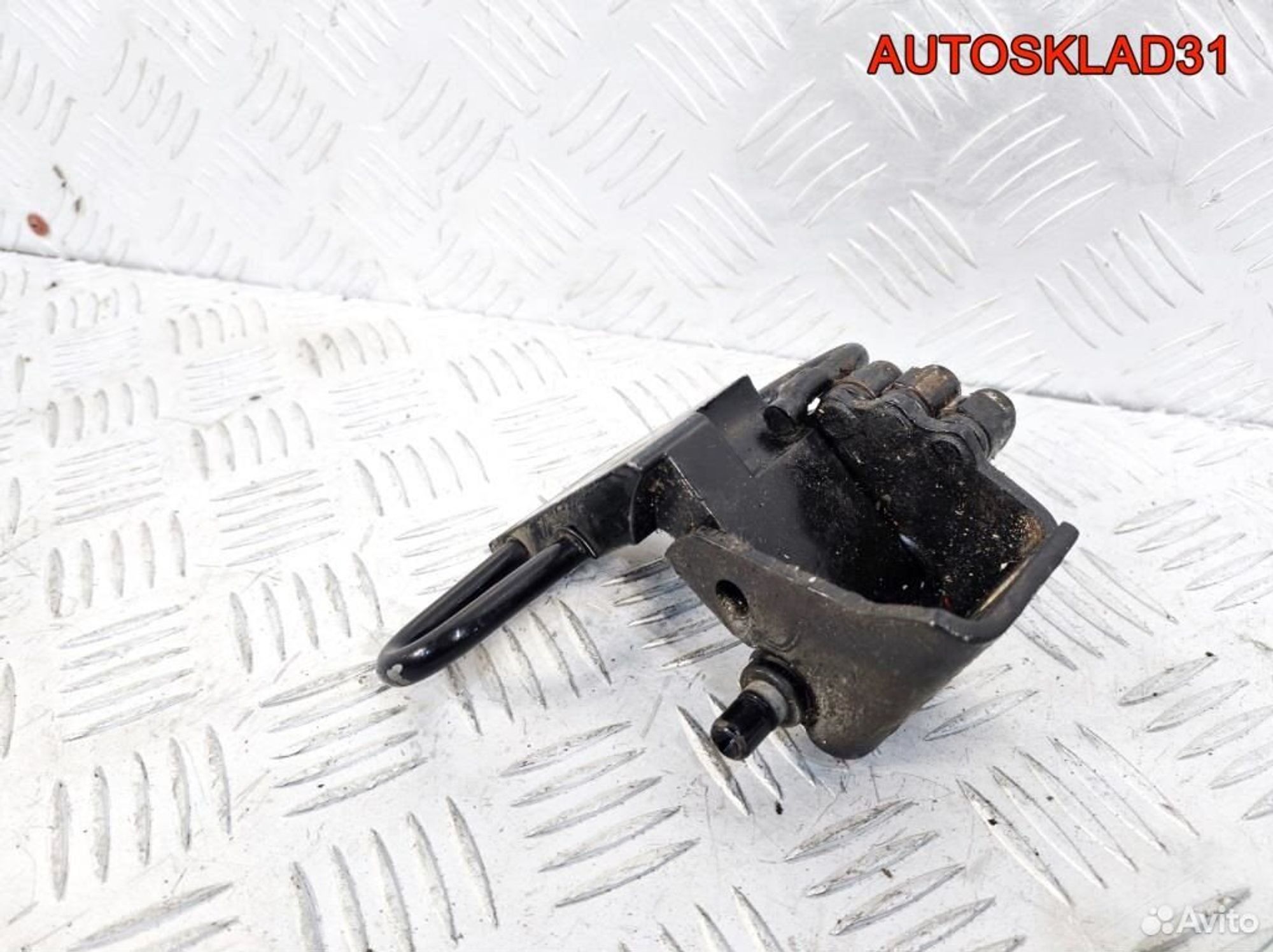 Петля двери передней левой Audi A8 D3 4E0831411A, 1700 рублей, Дубовое