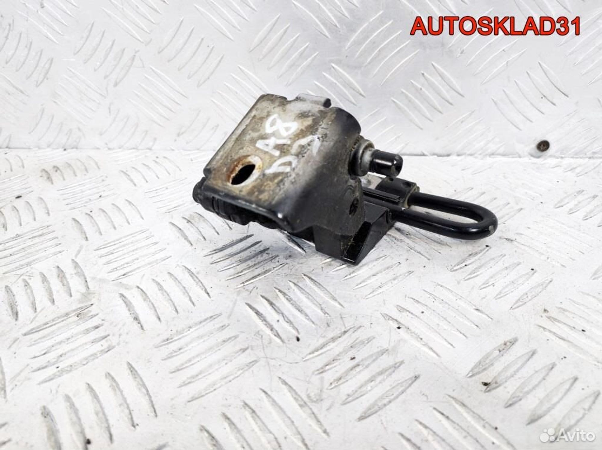 Петля двери передней левой Audi A8 D3 4E0831411A, 1700 рублей, Дубовое