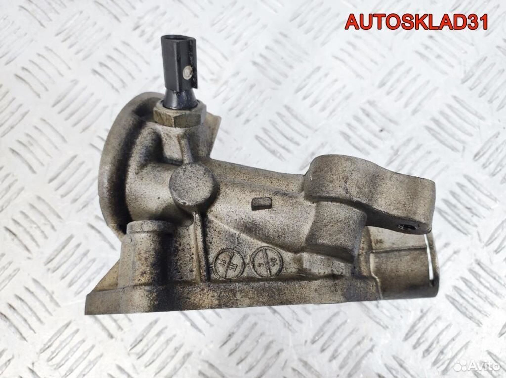 Кронштейн масляного фильтра Audi A4 B7 06B115417F, 1700 рублей, Дубовое