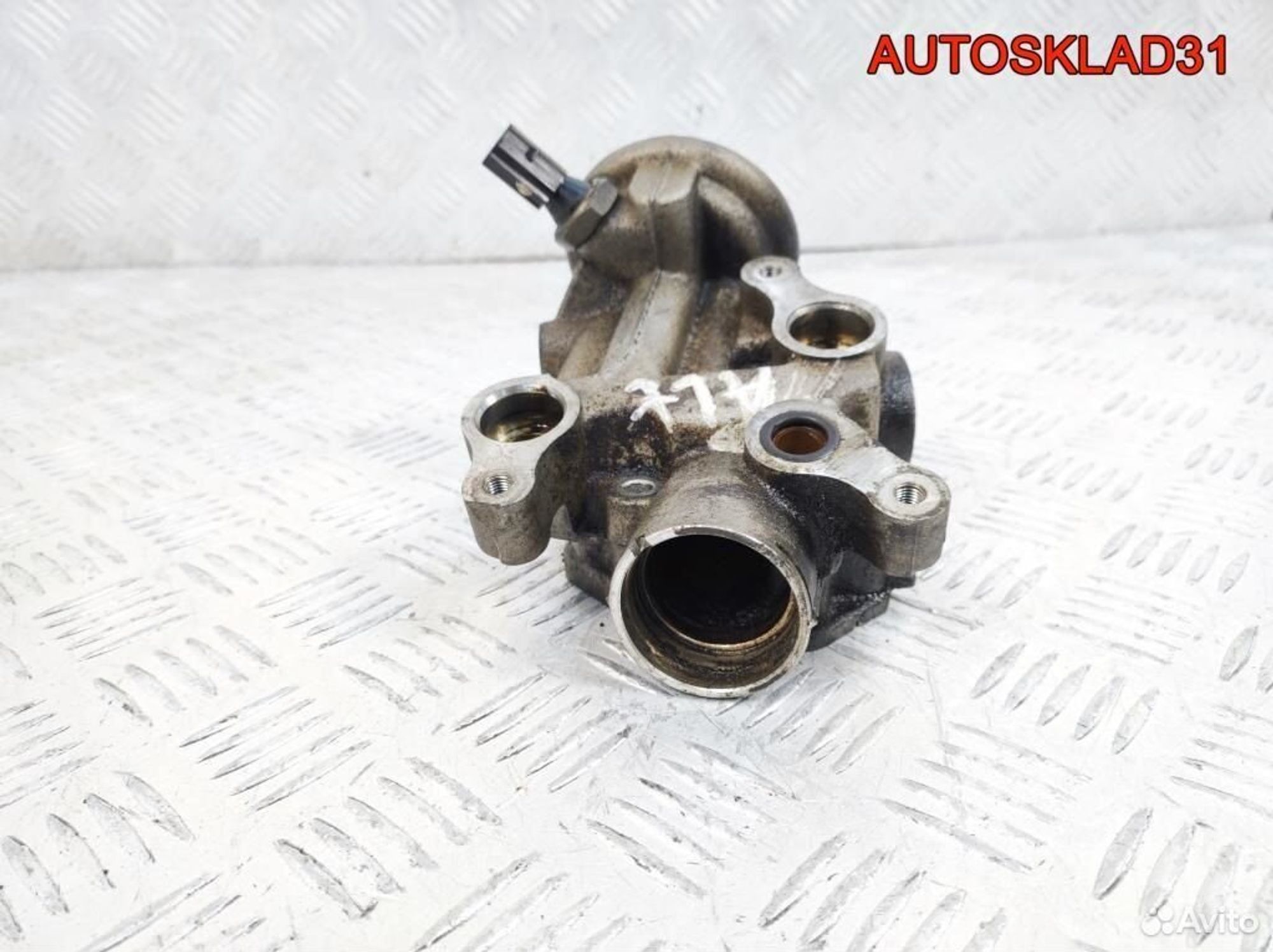 Кронштейн масляного фильтра Audi A4 B7 06B115417F, 1700 рублей, Дубовое