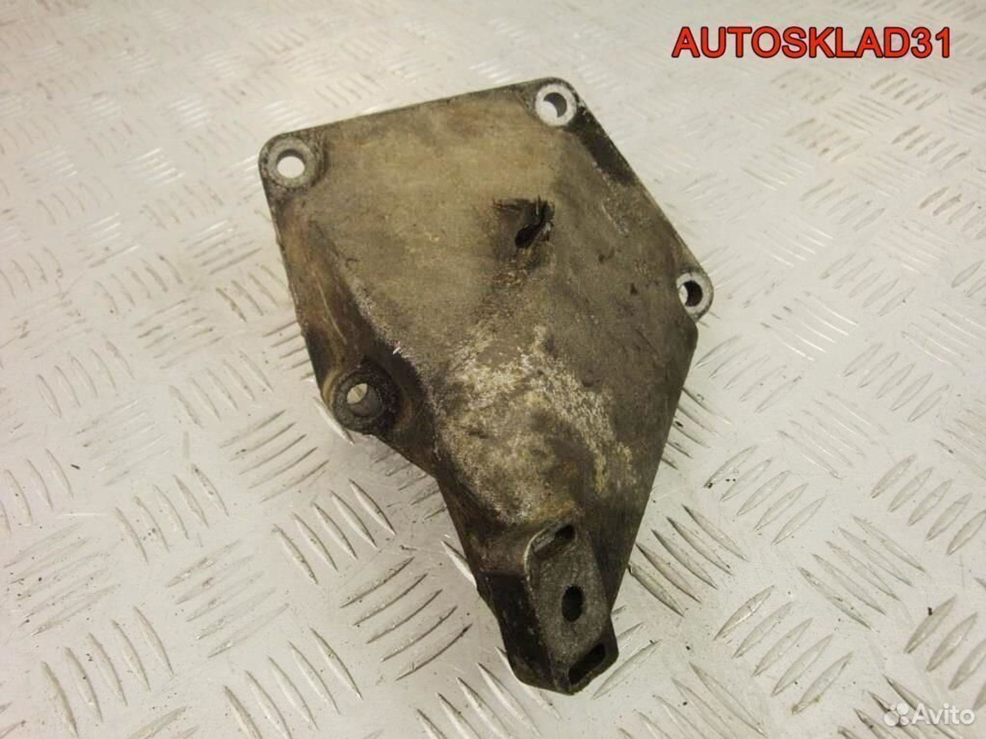 Кронштейн двигателя левый Audi A6 C5 4B0199307C, 600 рублей, Дубовое