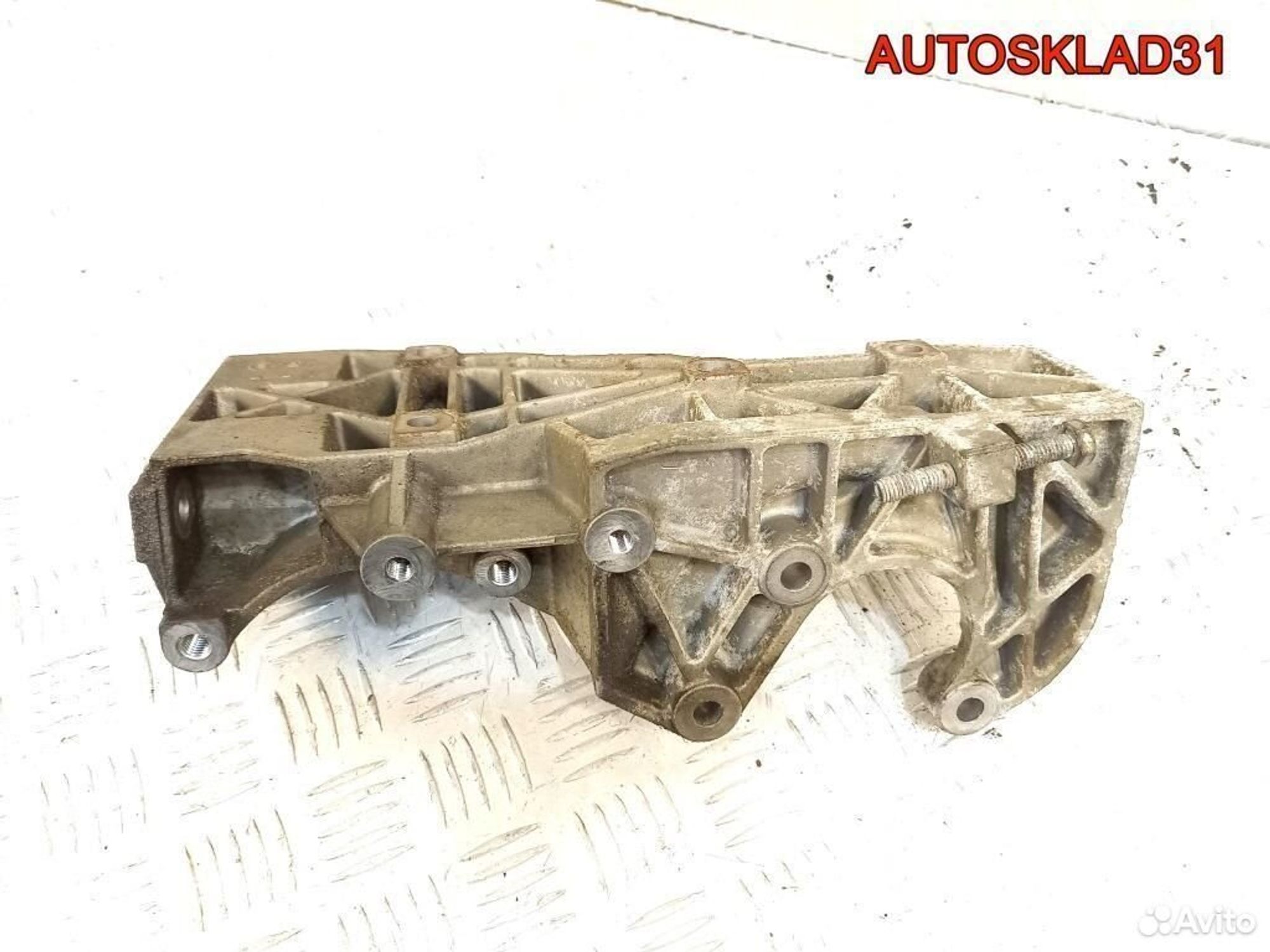 Кронштейн кондиционера Renault Megane 1 7700272975, 900 рублей, Дубовое