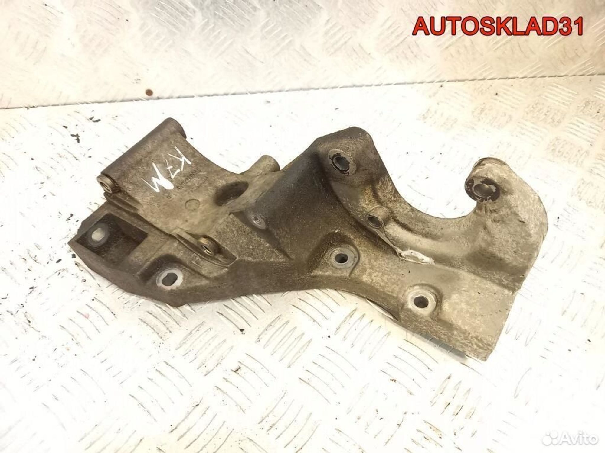 Кронштейн кондиционера Renault Megane 1 7700272975, 900 рублей, Дубовое