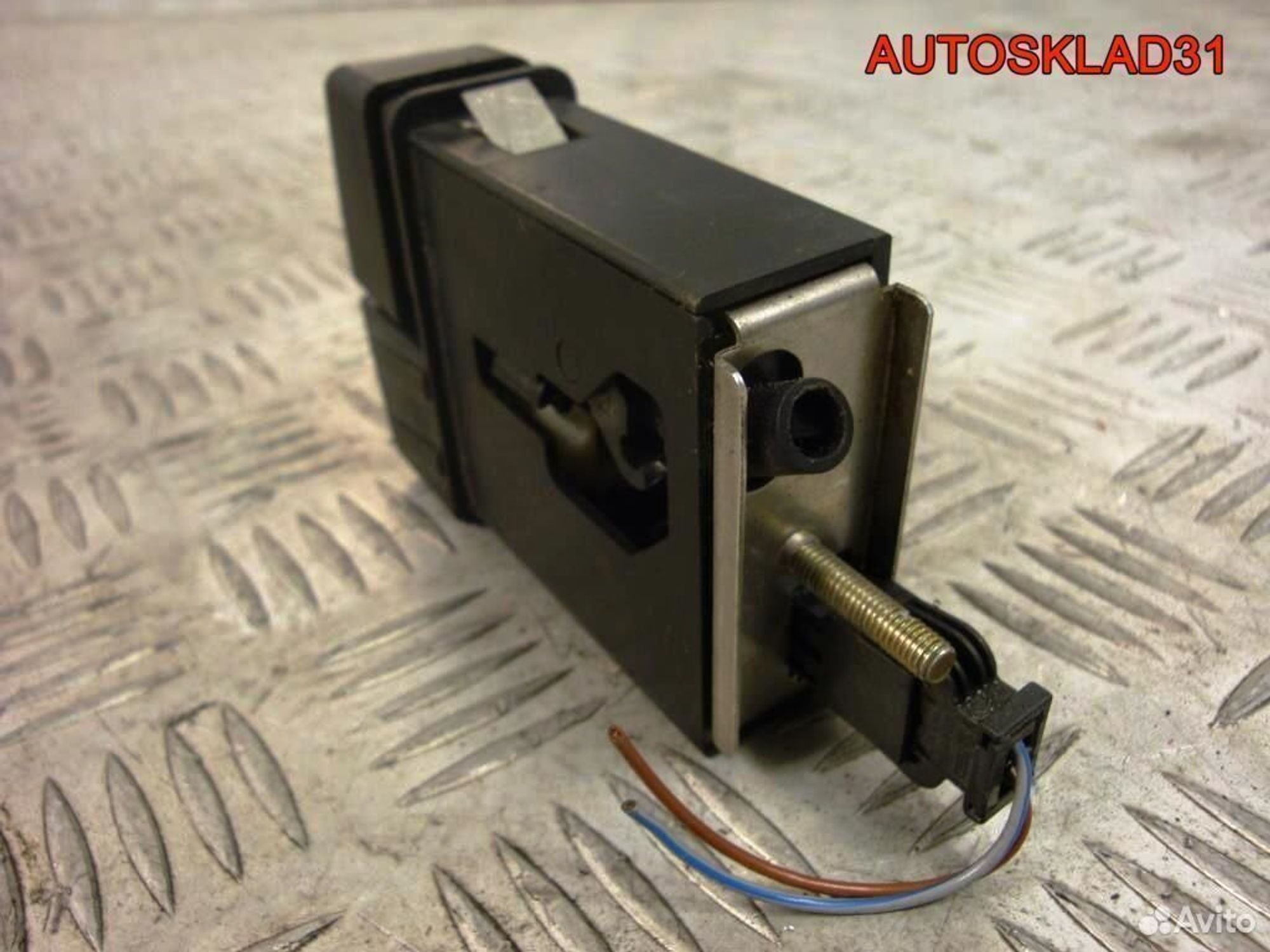 Замок бардачка Audi A8 D2 4D1857147A, 1100 рублей, Дубовое