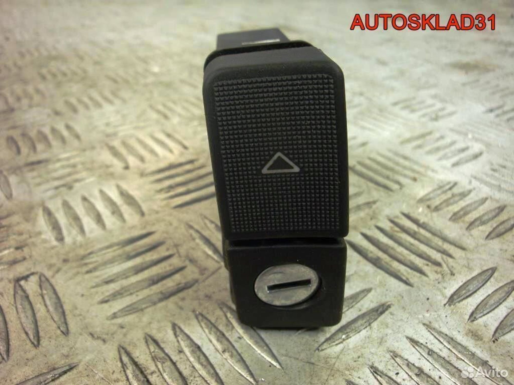 Замок бардачка Audi A8 D2 4D1857147A, 1100 рублей, Дубовое