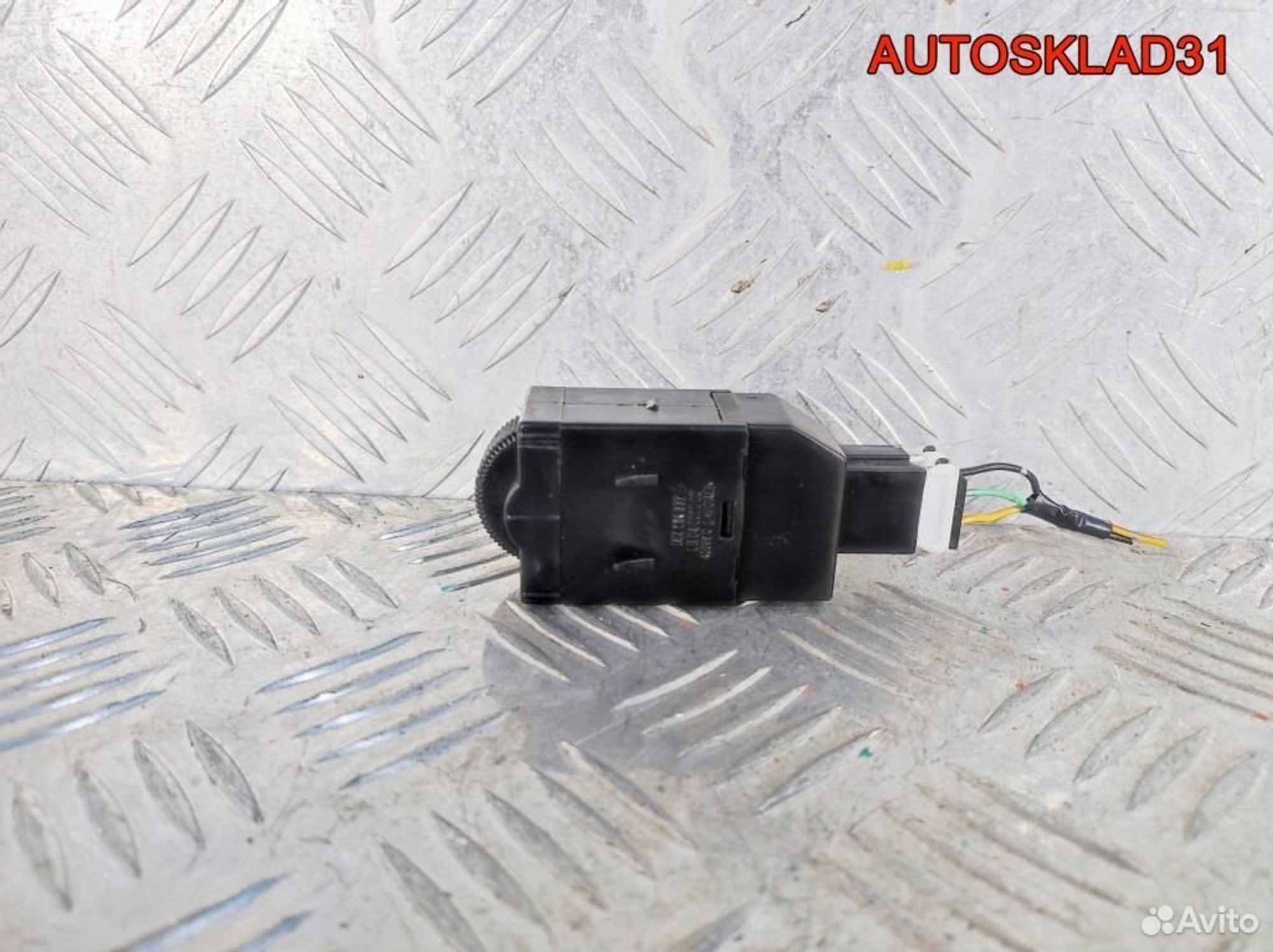 Кнопка корректора фар Mitsubishi Carisma MR114337, 600 рублей, Дубовое