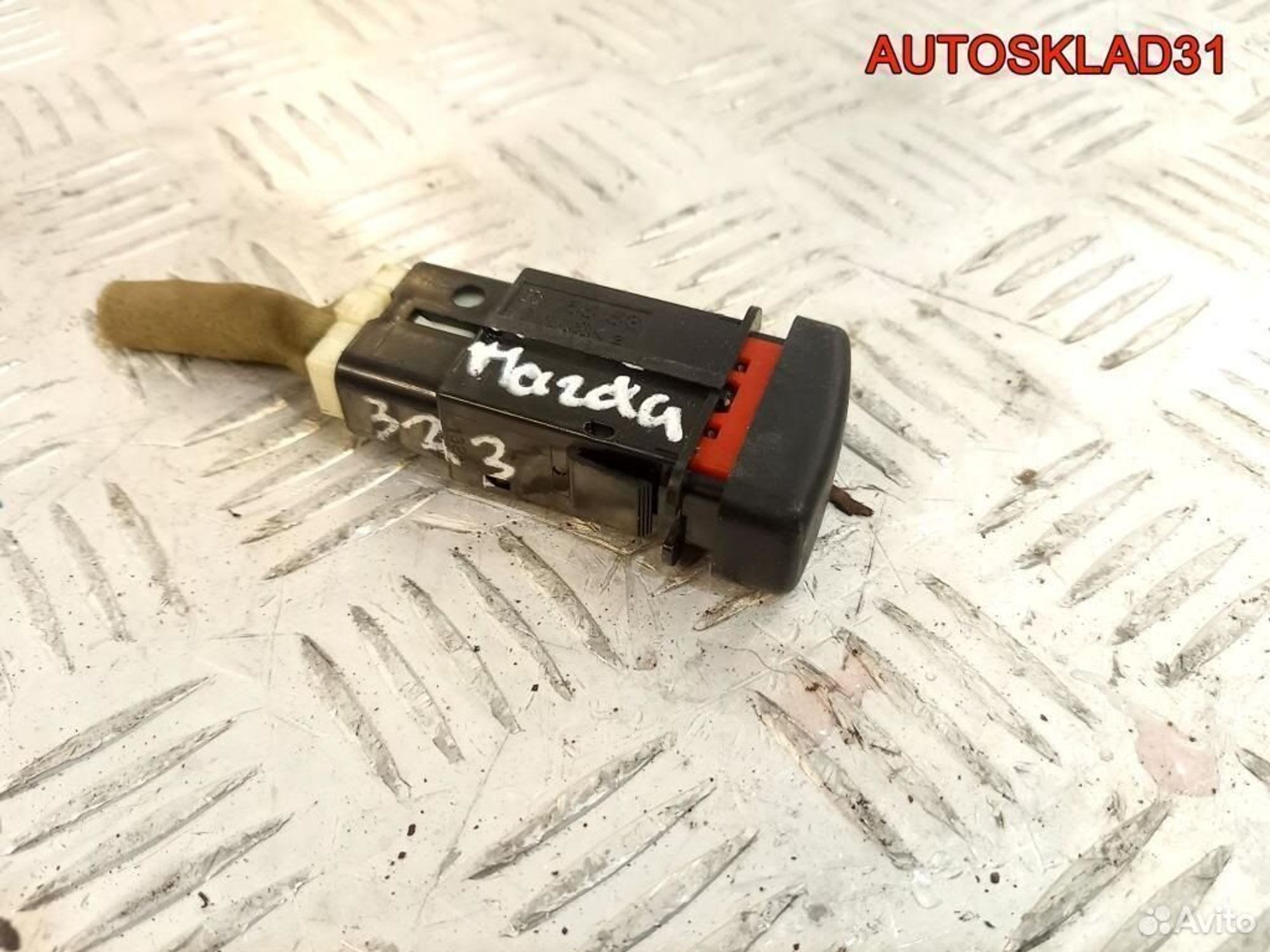 Кнопка аварийной сигнализации Mazda 323 BA, 600 рублей, Дубовое