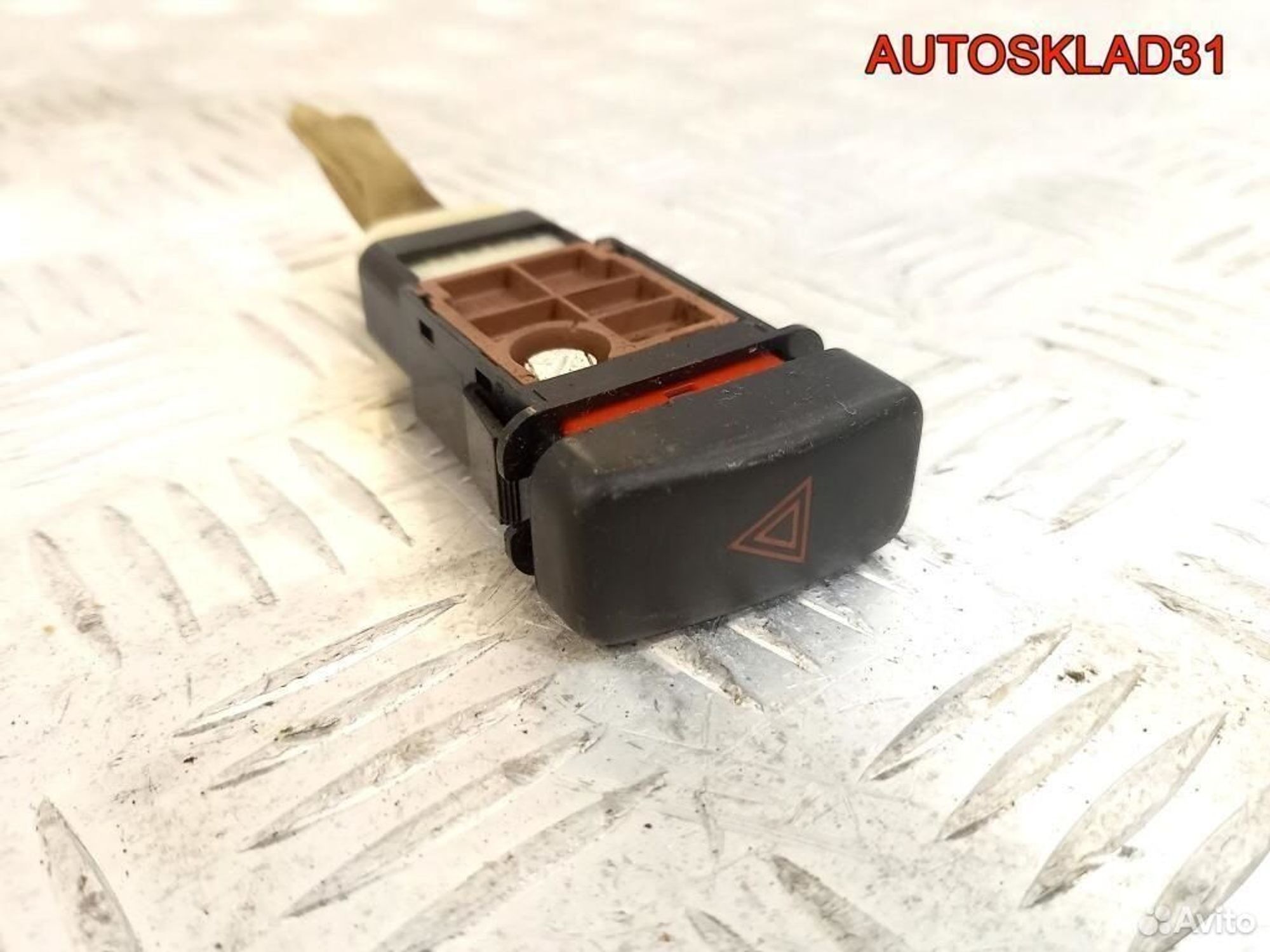 Кнопка аварийной сигнализации Mazda 323 BA, 600 рублей, Дубовое