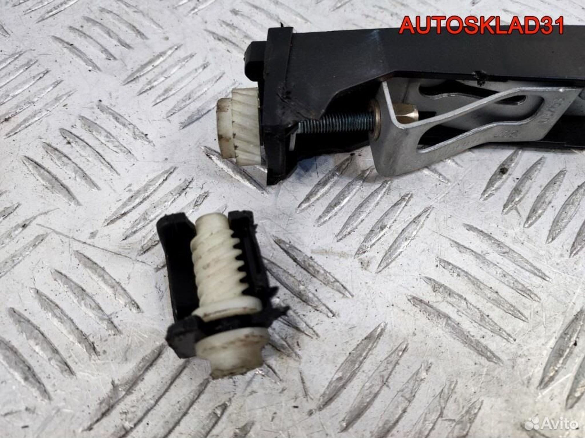 Кронштейн заднего бампера правый Audi A8 D3, 900 рублей, Дубовое