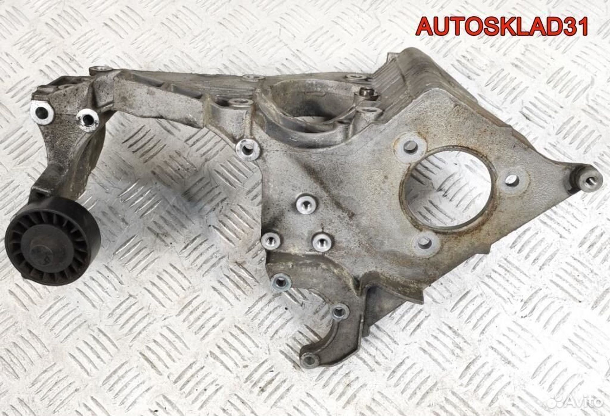 Кронштейн генератора VW Golf 4 1.9 AQM 038903143H, 2100 рублей, Дубовое