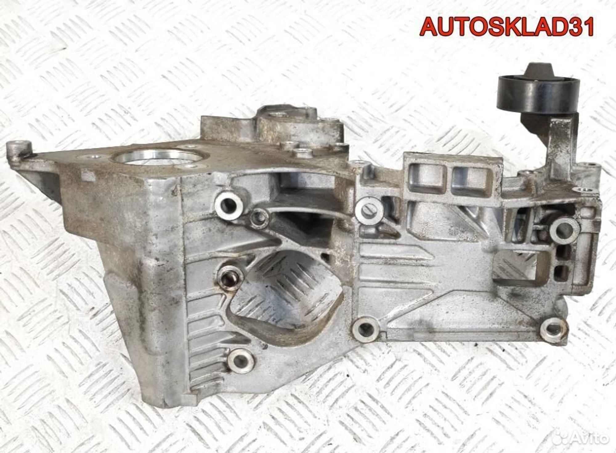 Кронштейн генератора VW Golf 4 1.9 AQM 038903143H, 2100 рублей, Дубовое