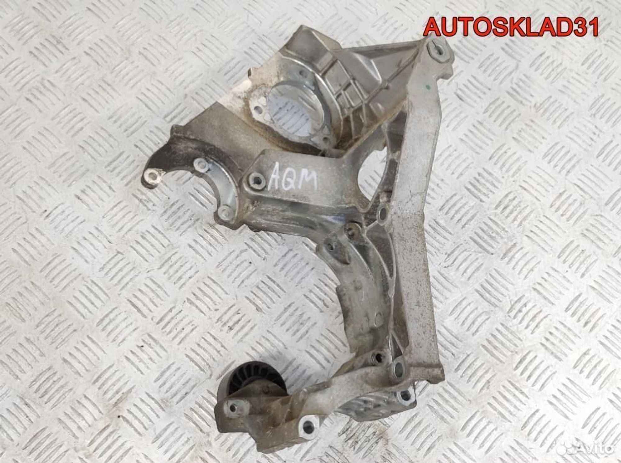 Кронштейн генератора VW Golf 4 1.9 AQM 038903143H, 2100 рублей, Дубовое