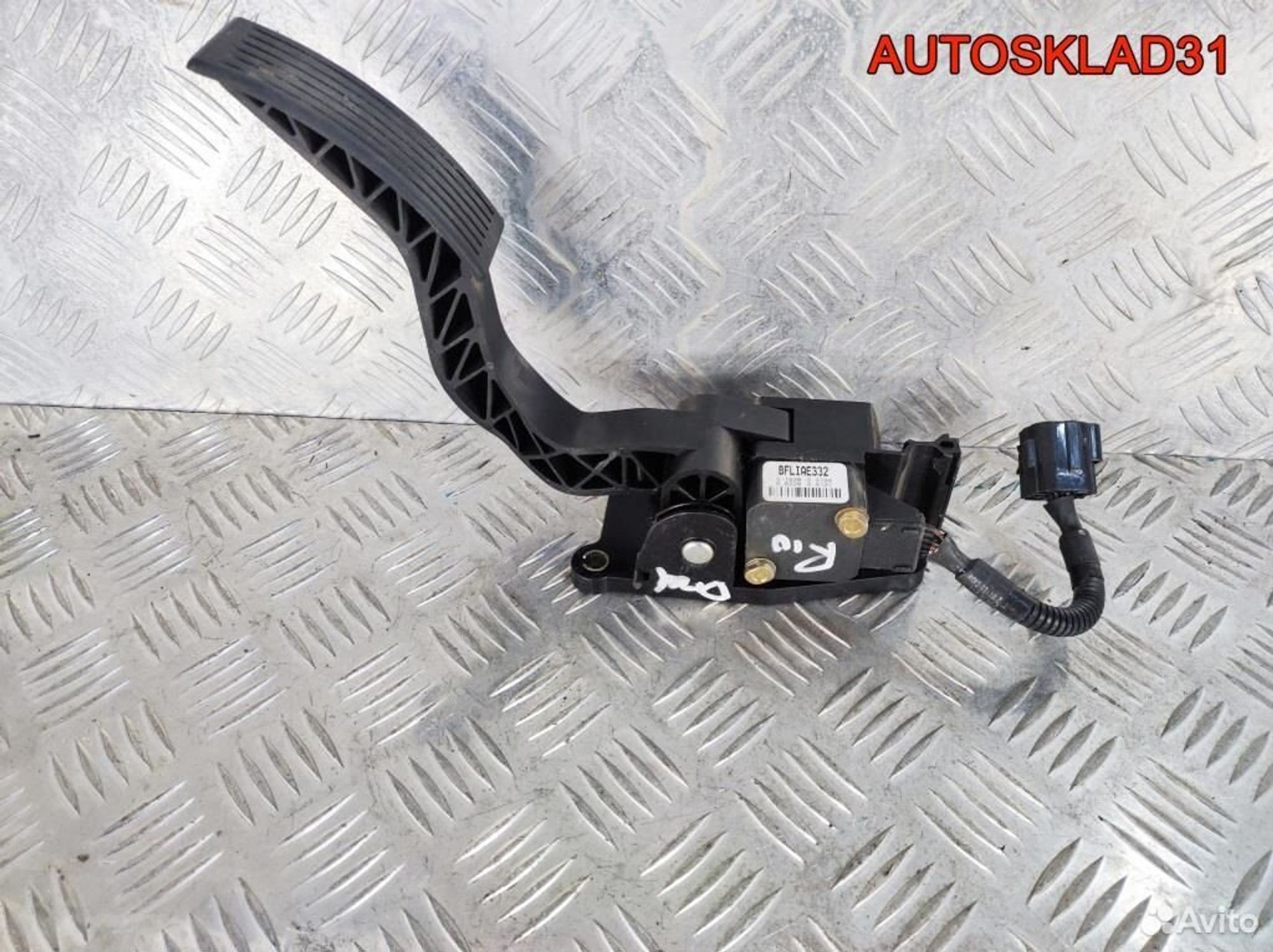 Педаль газа Kia Rio 327261G800 Дизель, 2100 рублей, Дубовое