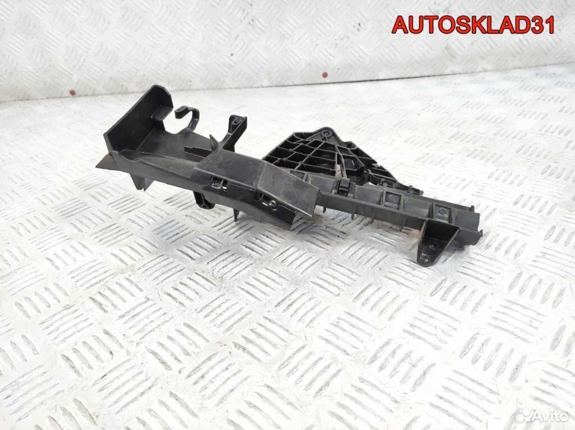 Кронштейн замка двери Ford Focus 2 4M51A21978AC, 600 рублей, Дубовое