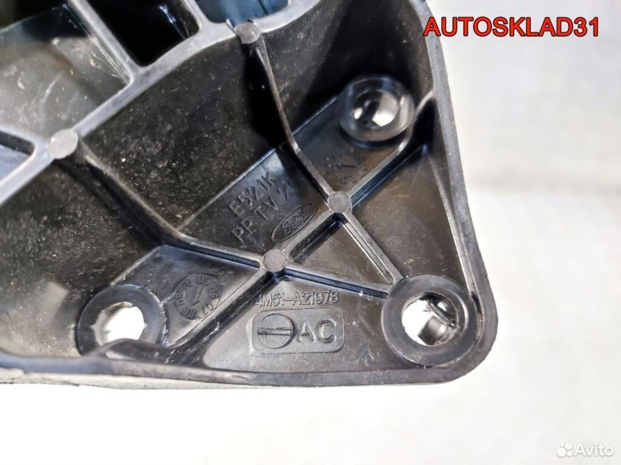 Кронштейн замка двери Ford Focus 2 4M51A21978AC, 600 рублей, Дубовое