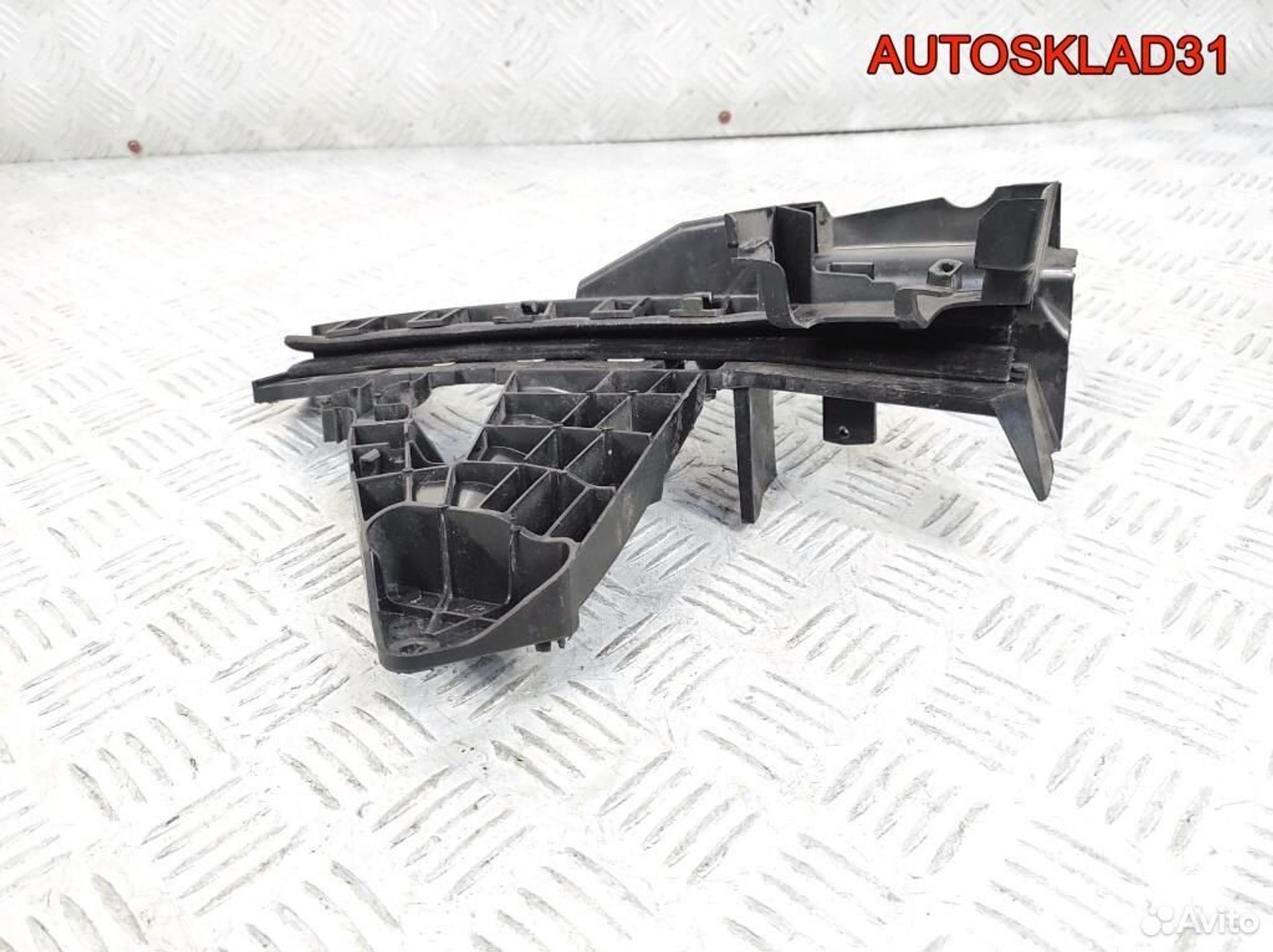 Кронштейн замка двери Ford Focus 2 4M51A21978AC, 600 рублей, Дубовое