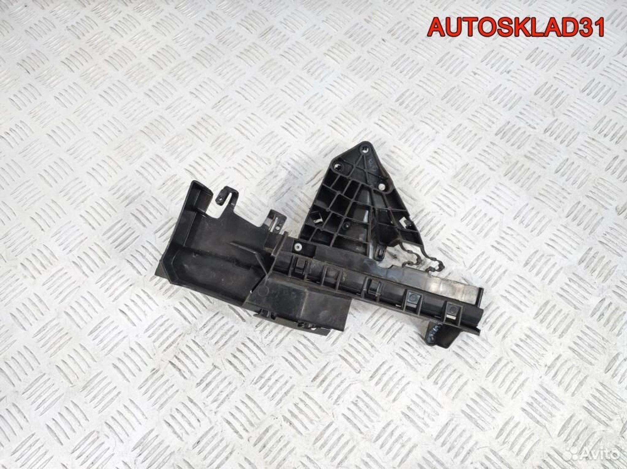 Кронштейн замка двери Ford Focus 2 4M51A21978AC, 600 рублей, Дубовое