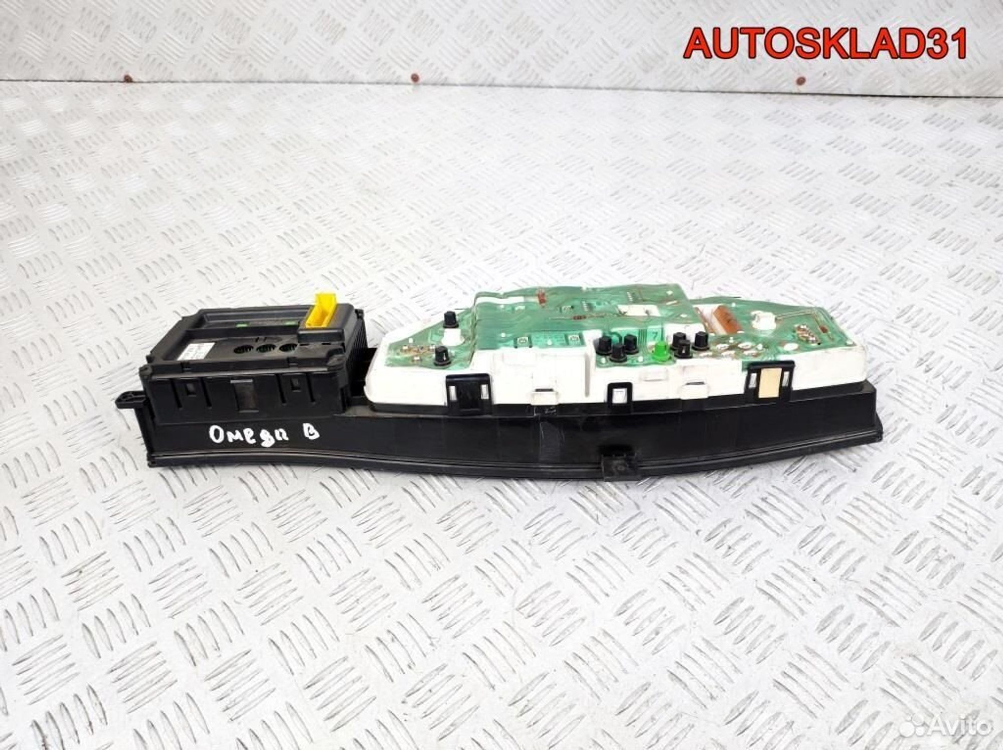 Панель приборов Opel Omega B 90457947 Бензин, 2100 рублей, Дубовое