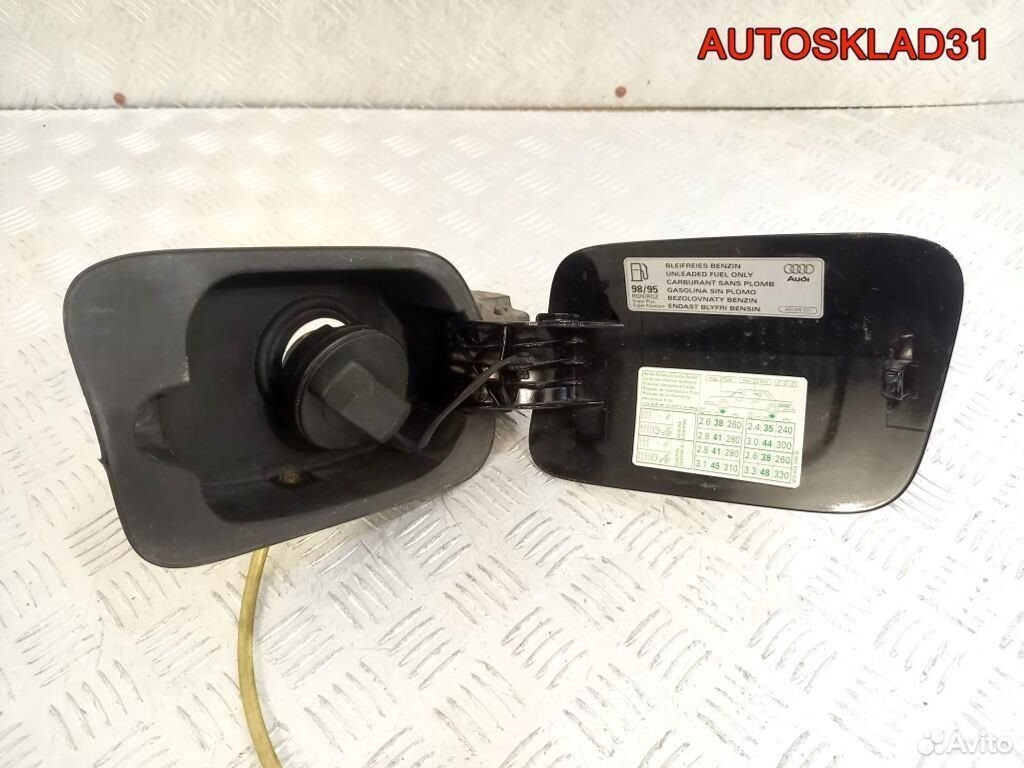 Лючок бензобака Audi A8 D3 4E0809857E, 2600 рублей, Дубовое