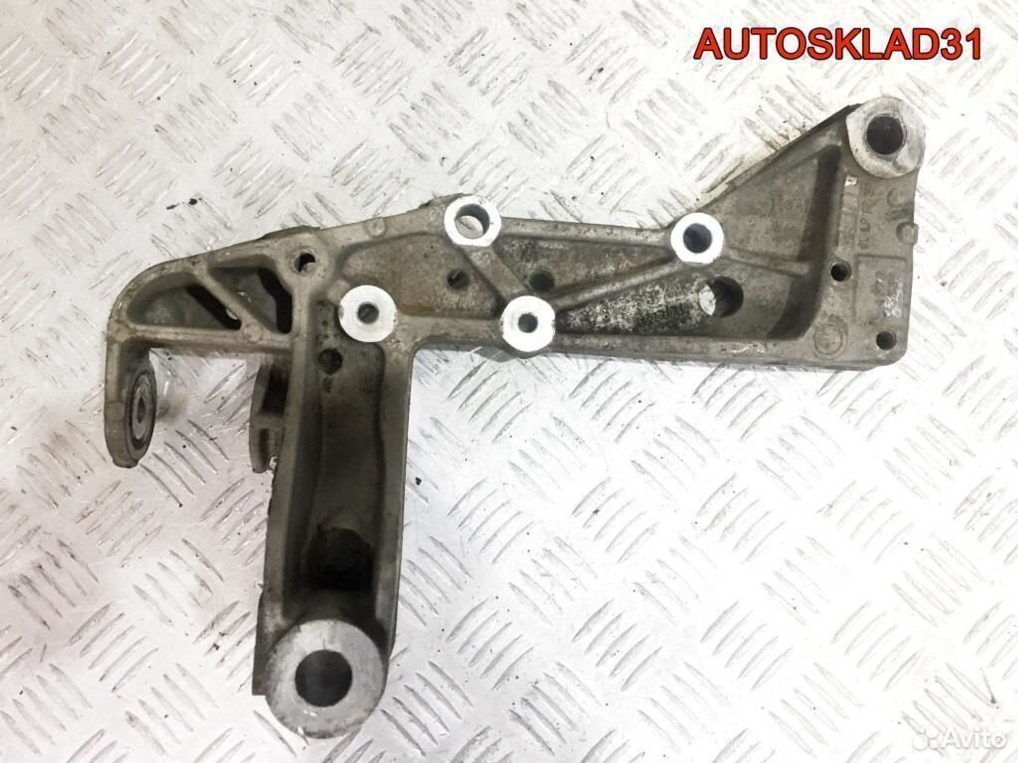 Кронштейн переднего рычага VW Golf 5 1K0199295F, 2100 рублей, Дубовое