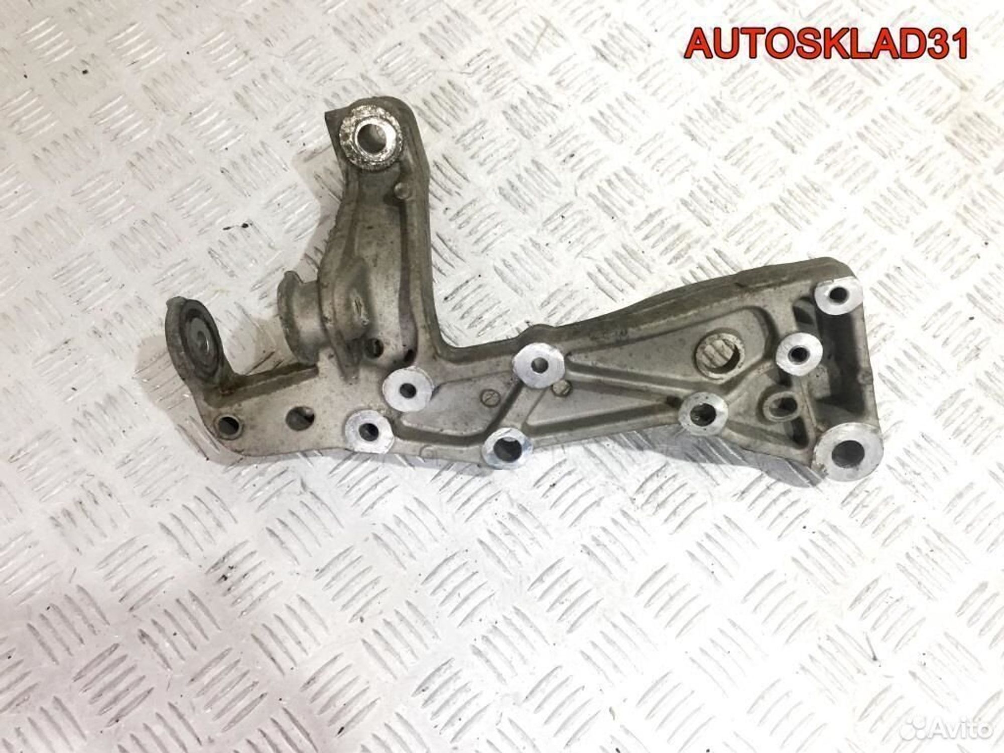 Кронштейн переднего рычага VW Golf 5 1K0199295F, 2100 рублей, Дубовое