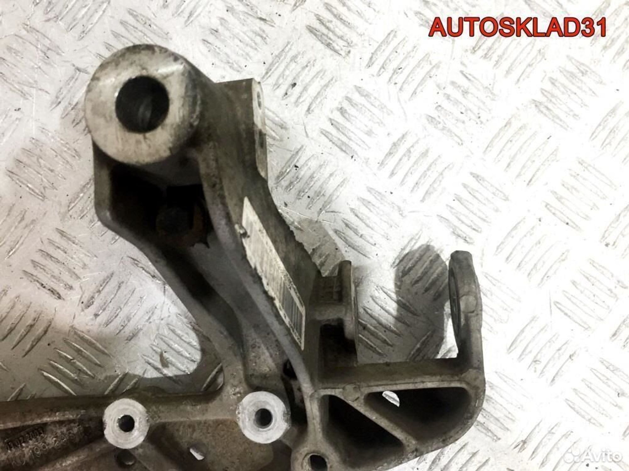 Кронштейн переднего рычага VW Golf 5 1K0199295F, 2100 рублей, Дубовое