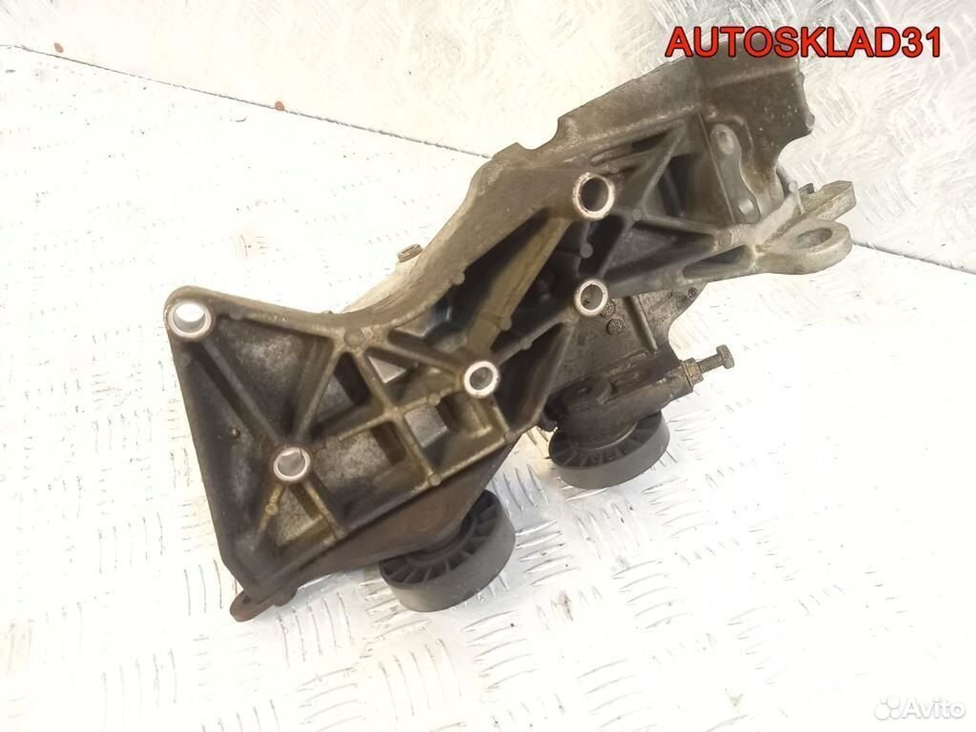 Кронштейн генератора Renault Kangoo 7700875414, 1700 рублей, Дубовое