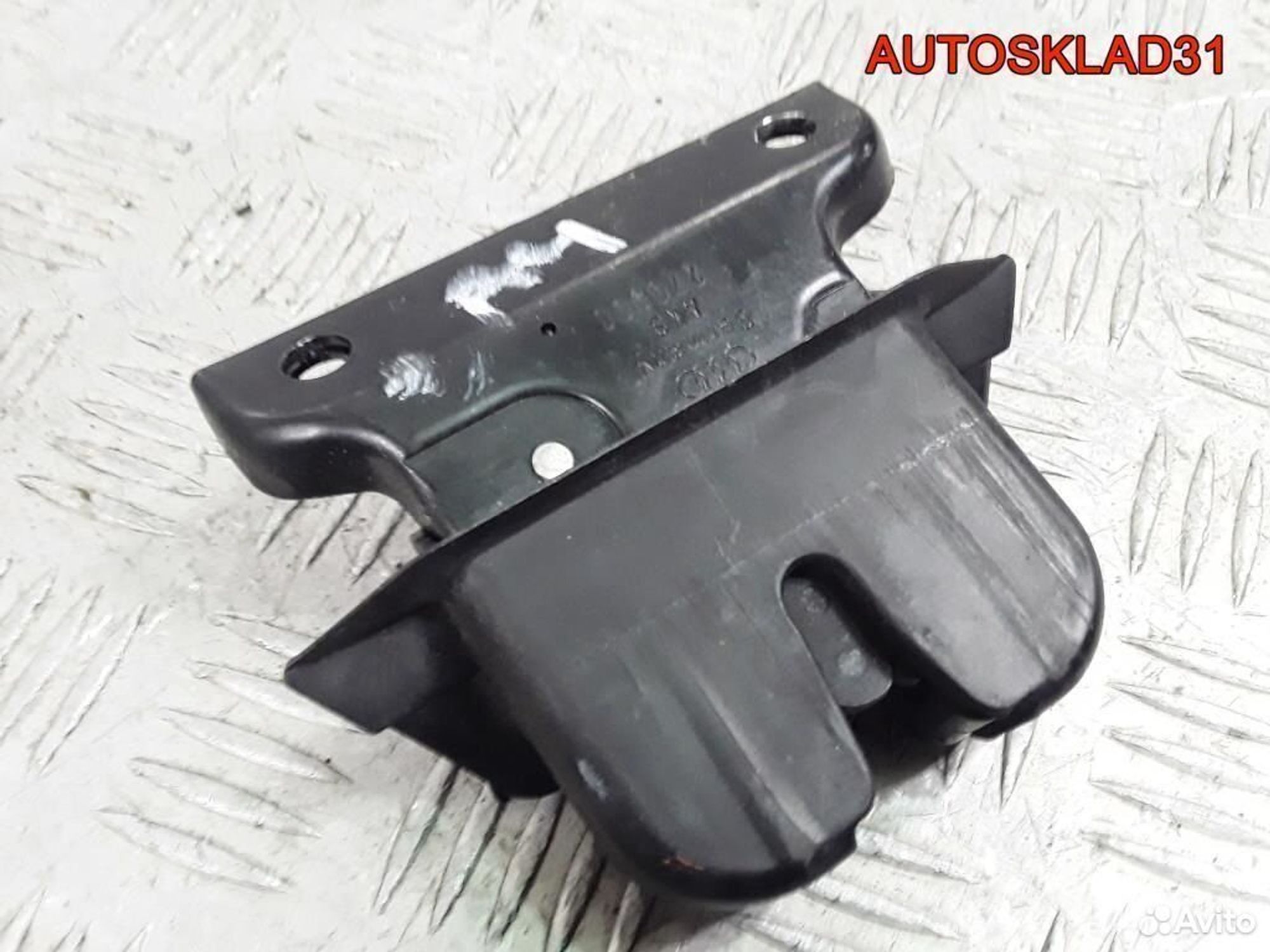 Замок багажника Audi A4 B5 8D9827520A, 1200 рублей, Дубовое