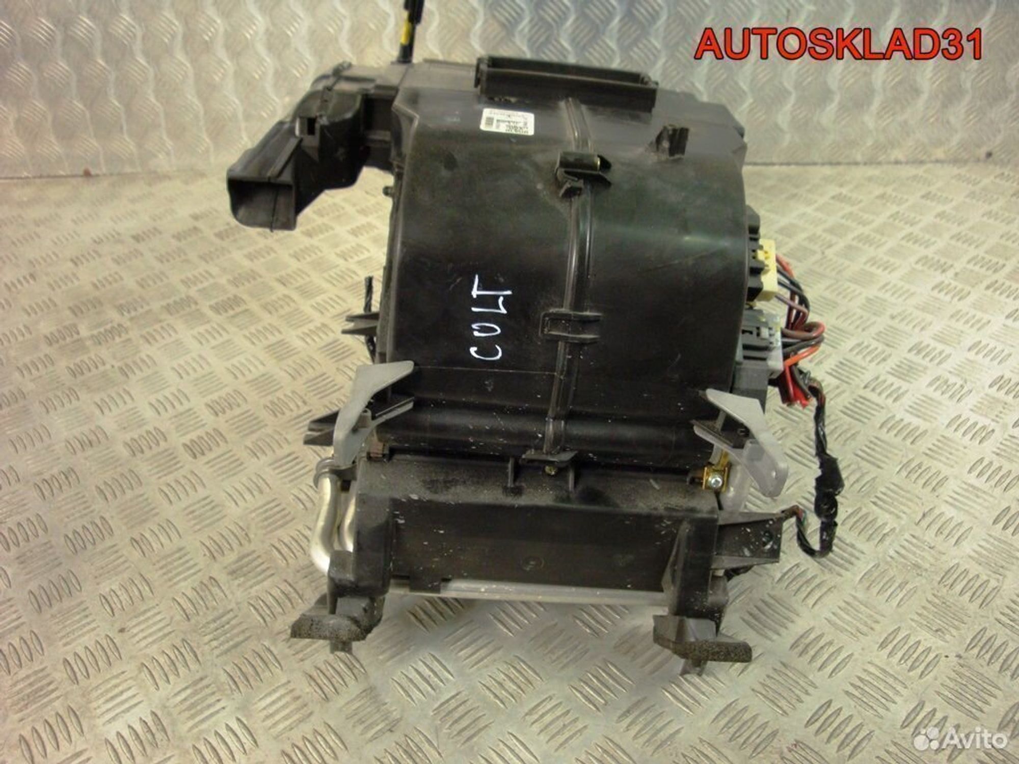 Корпус отопителя Голый Mitsubishi Colt Z3 MR568920, 4100 рублей, Дубовое