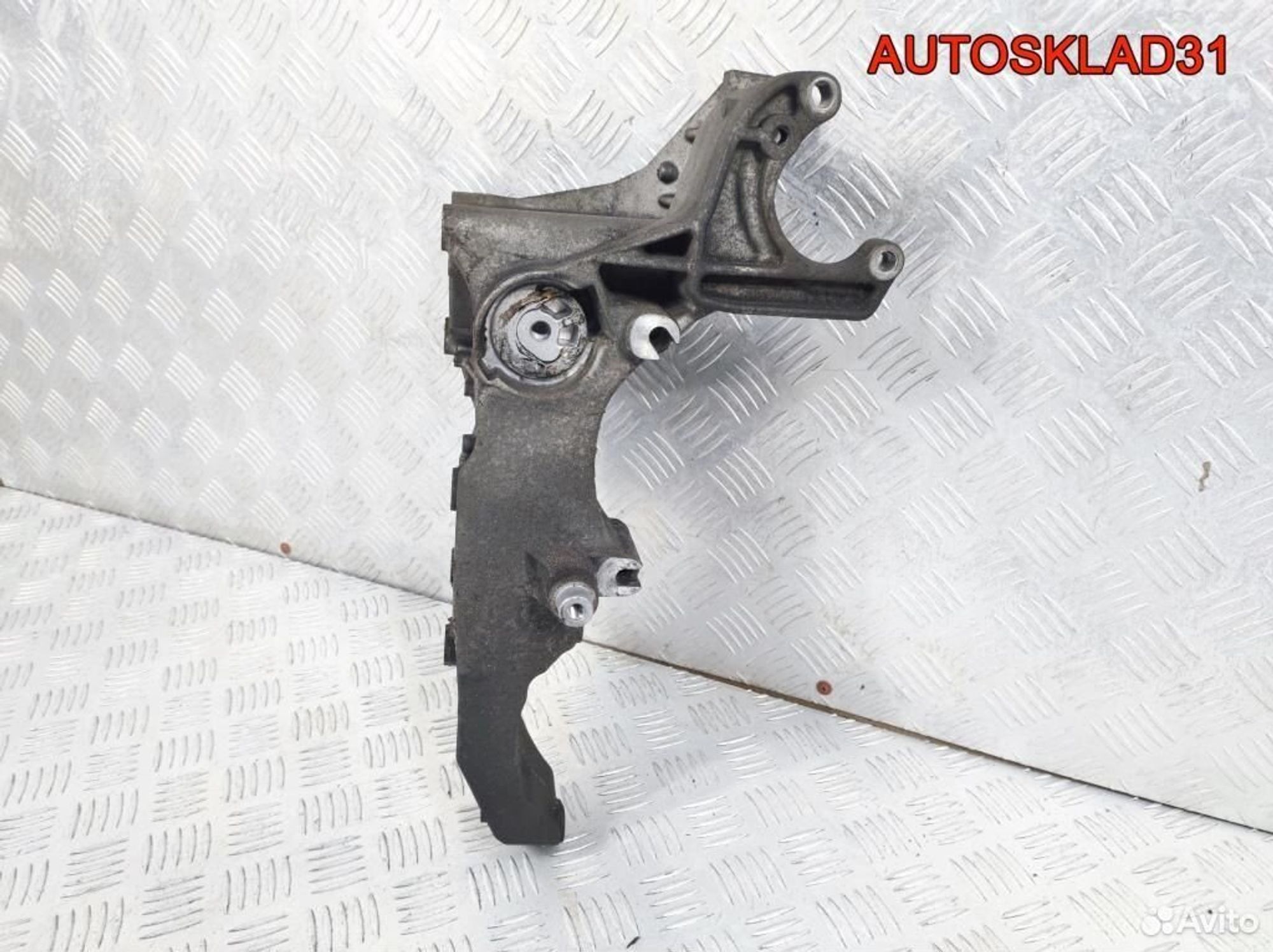 Кронштейн генератора Renault Laguna 2 8200183234, 1100 рублей, Дубовое