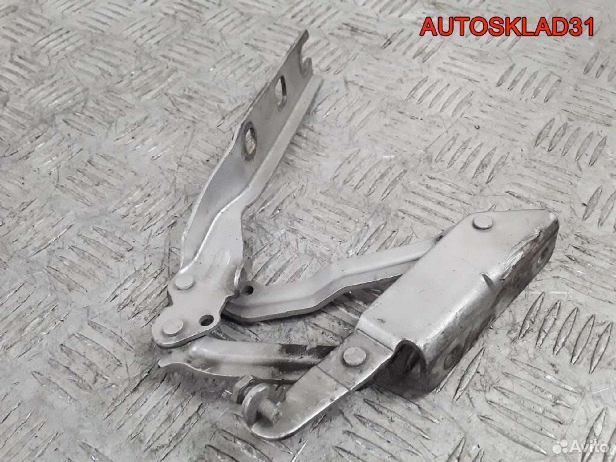 Петля капота левая Volkswagen Golf 5 1K0823301C, 1100 рублей, Дубовое