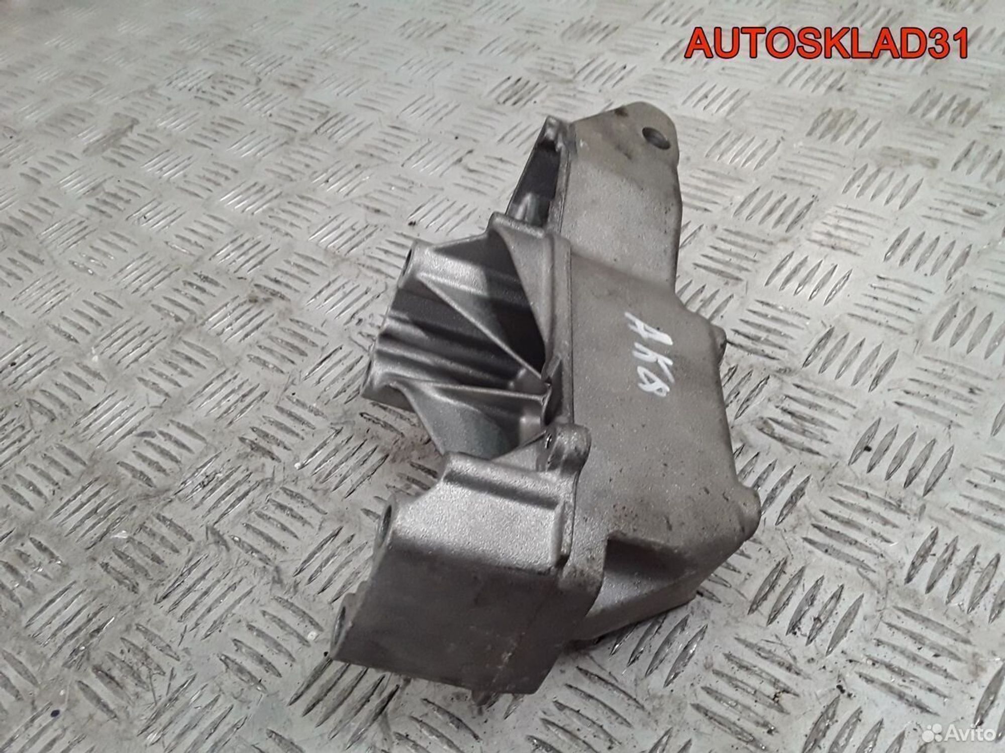 Кронштейн двигателя правый VW Golf 4 036199275J, 1700 рублей, Дубовое