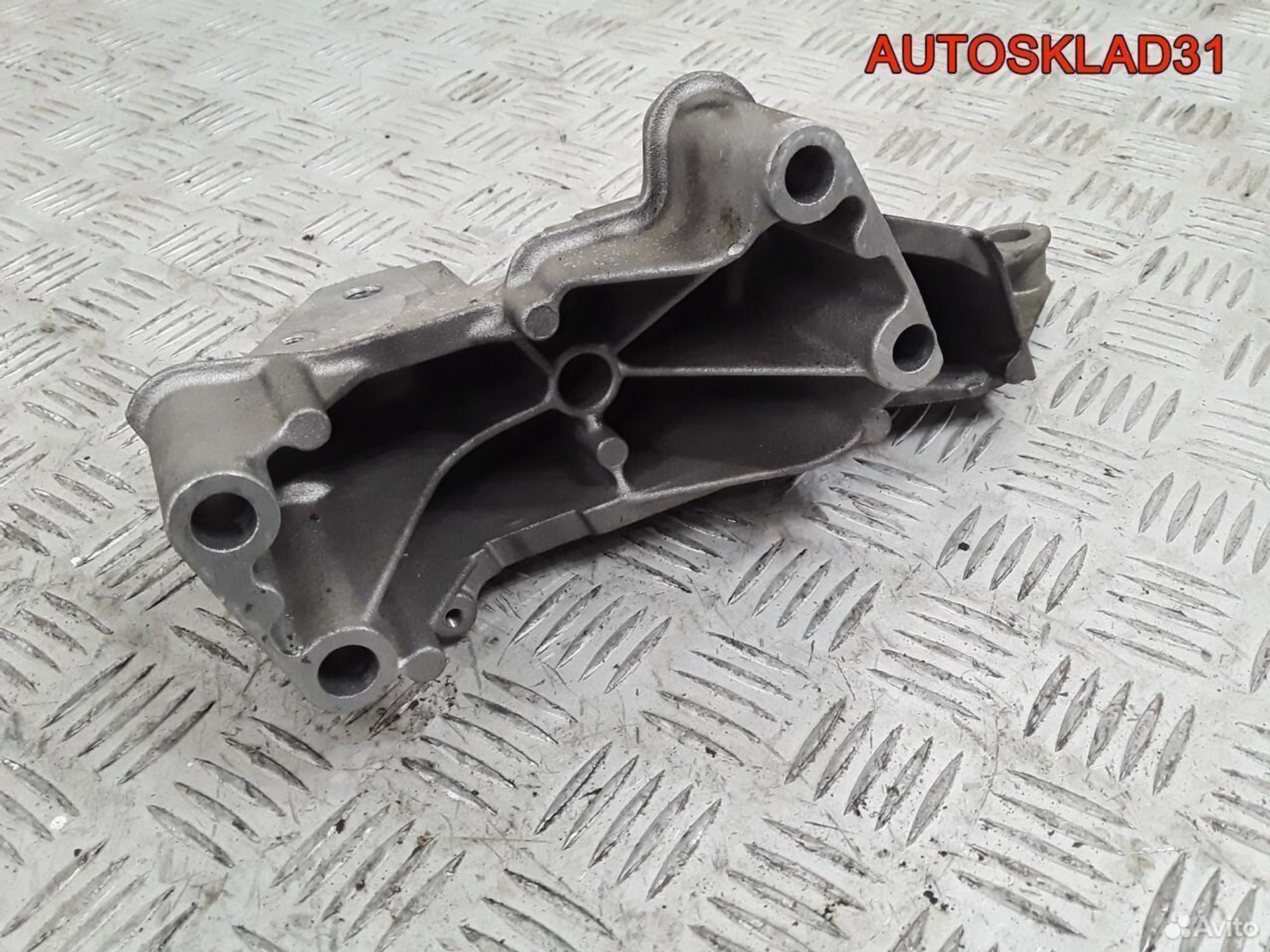 Кронштейн двигателя правый VW Golf 4 036199275J, 1700 рублей, Дубовое