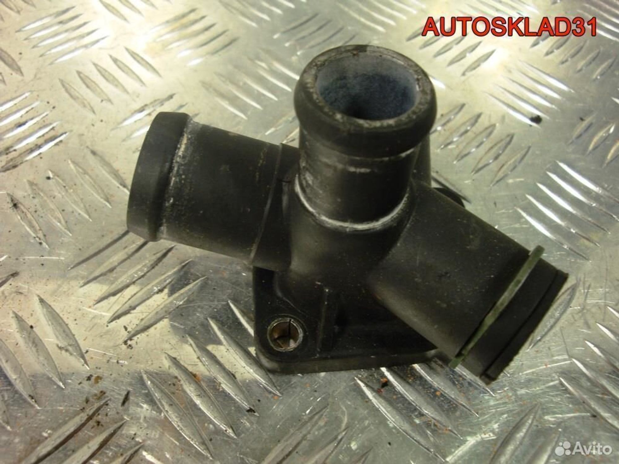 Фланец системы охлаждения VW Passat B5 058121133C, 600 рублей, Дубовое