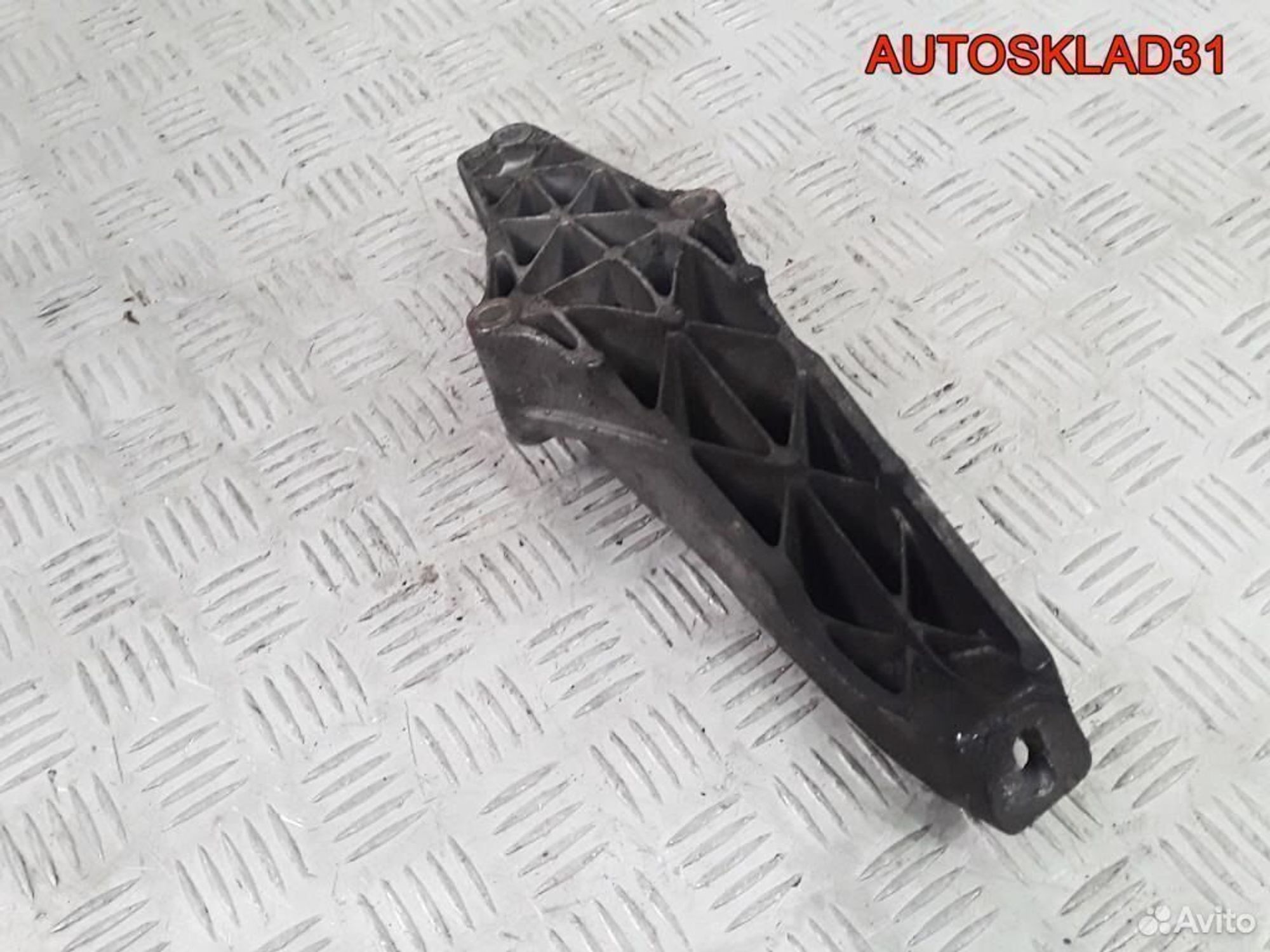 Кронштейн двигателя левый BMW E46 22111094651, 1200 рублей, Дубовое