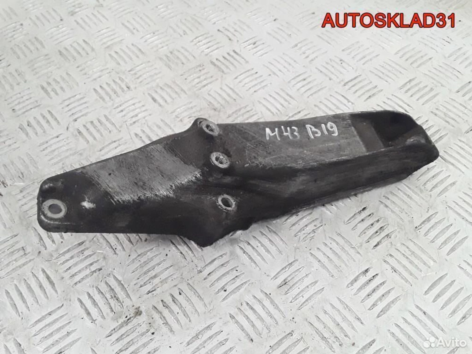 Кронштейн двигателя левый BMW E46 22111094651, 1200 рублей, Дубовое