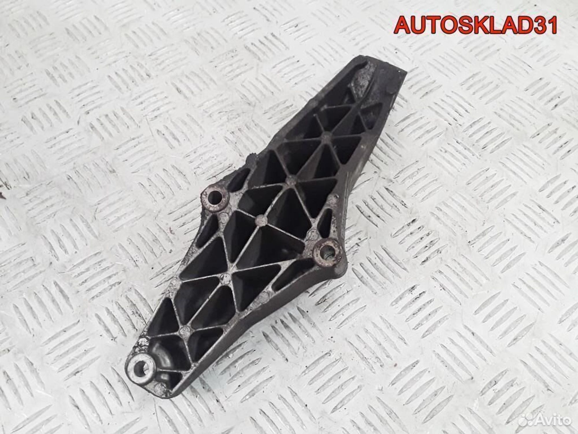 Кронштейн двигателя левый BMW E46 22111094651, 1200 рублей, Дубовое