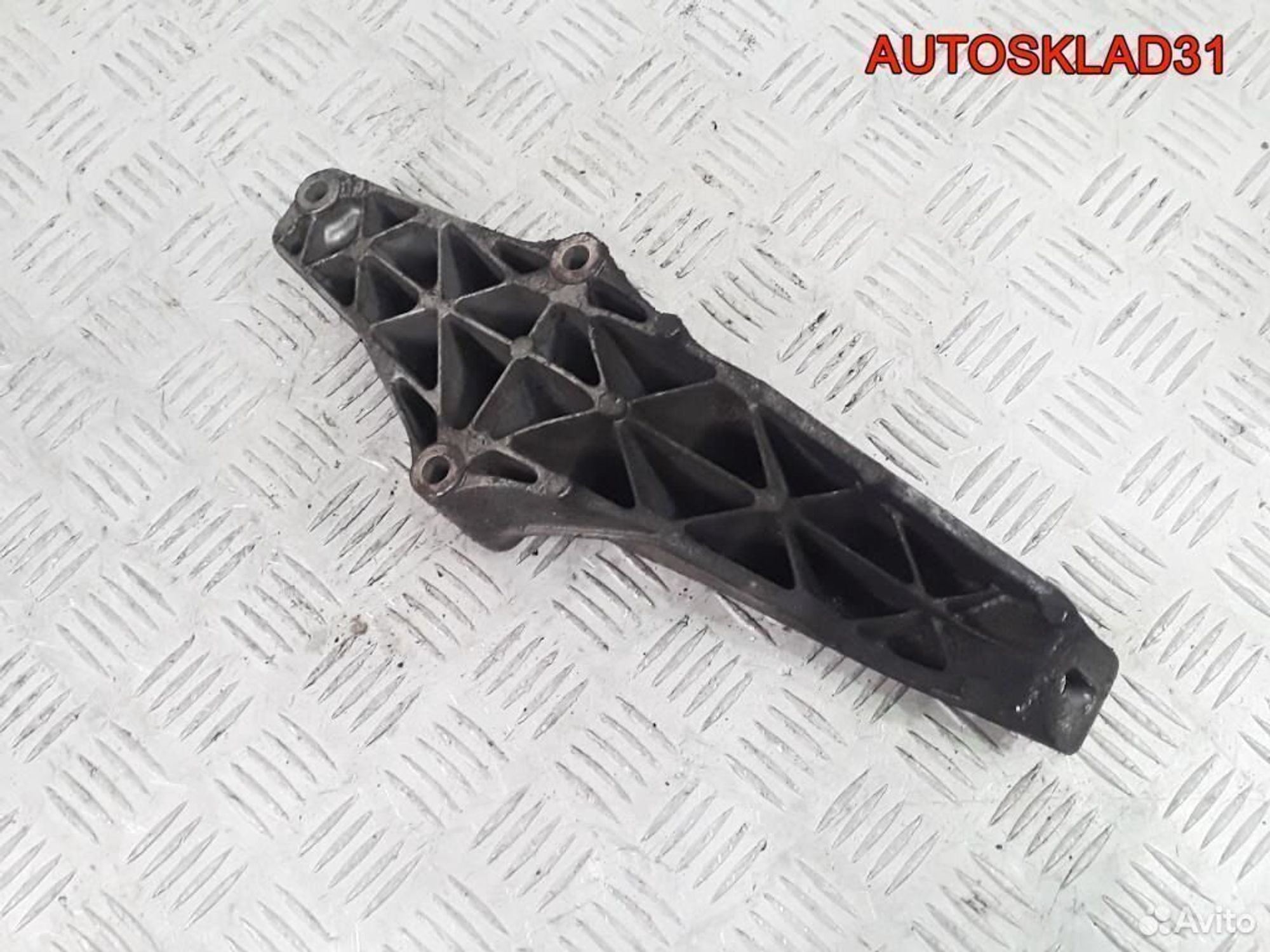 Кронштейн двигателя левый BMW E46 22111094651, 1200 рублей, Дубовое