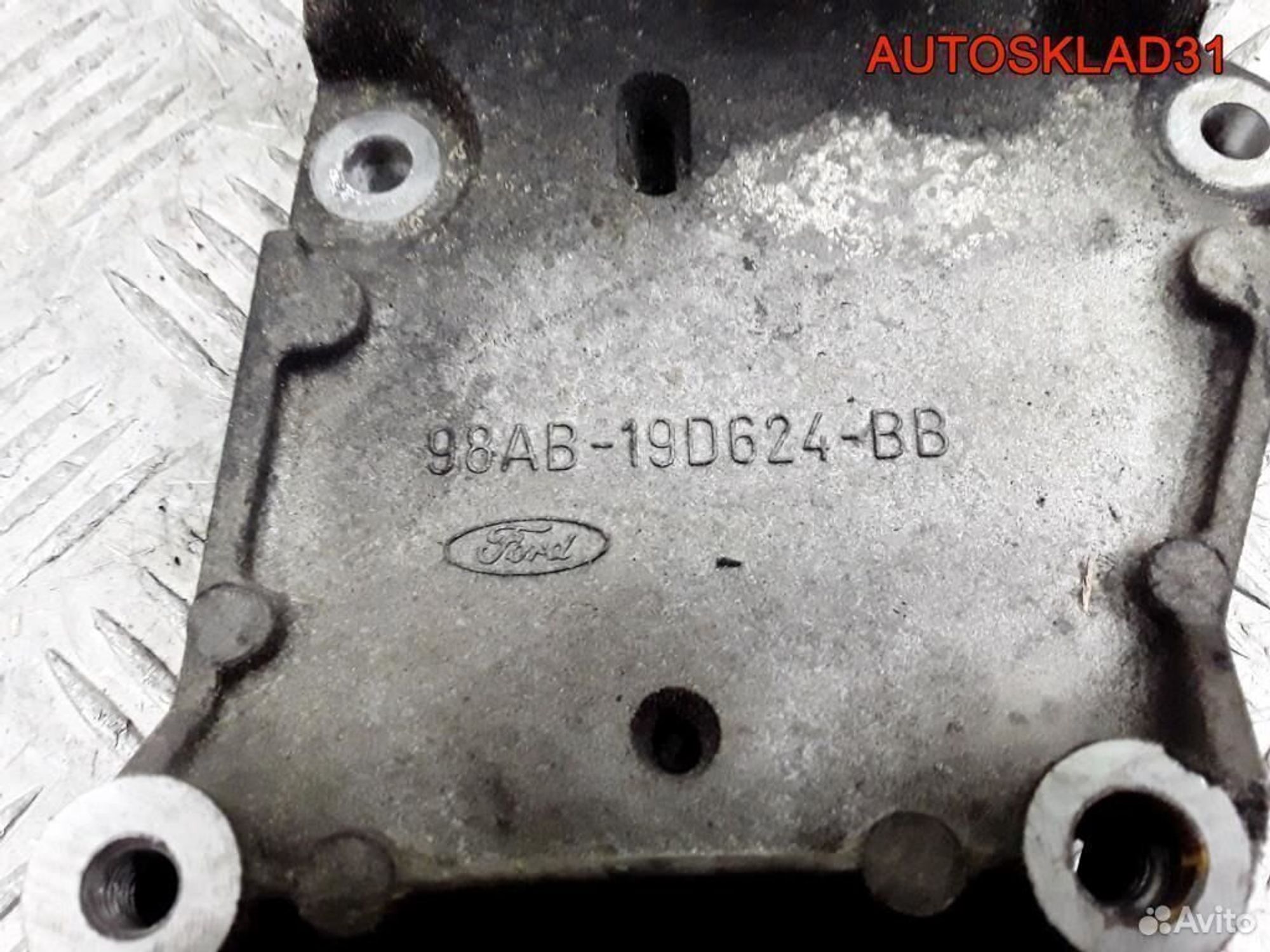 Кронштейн кондиционера Ford Focus 1 98ab19d624bb, 600 рублей, Дубовое