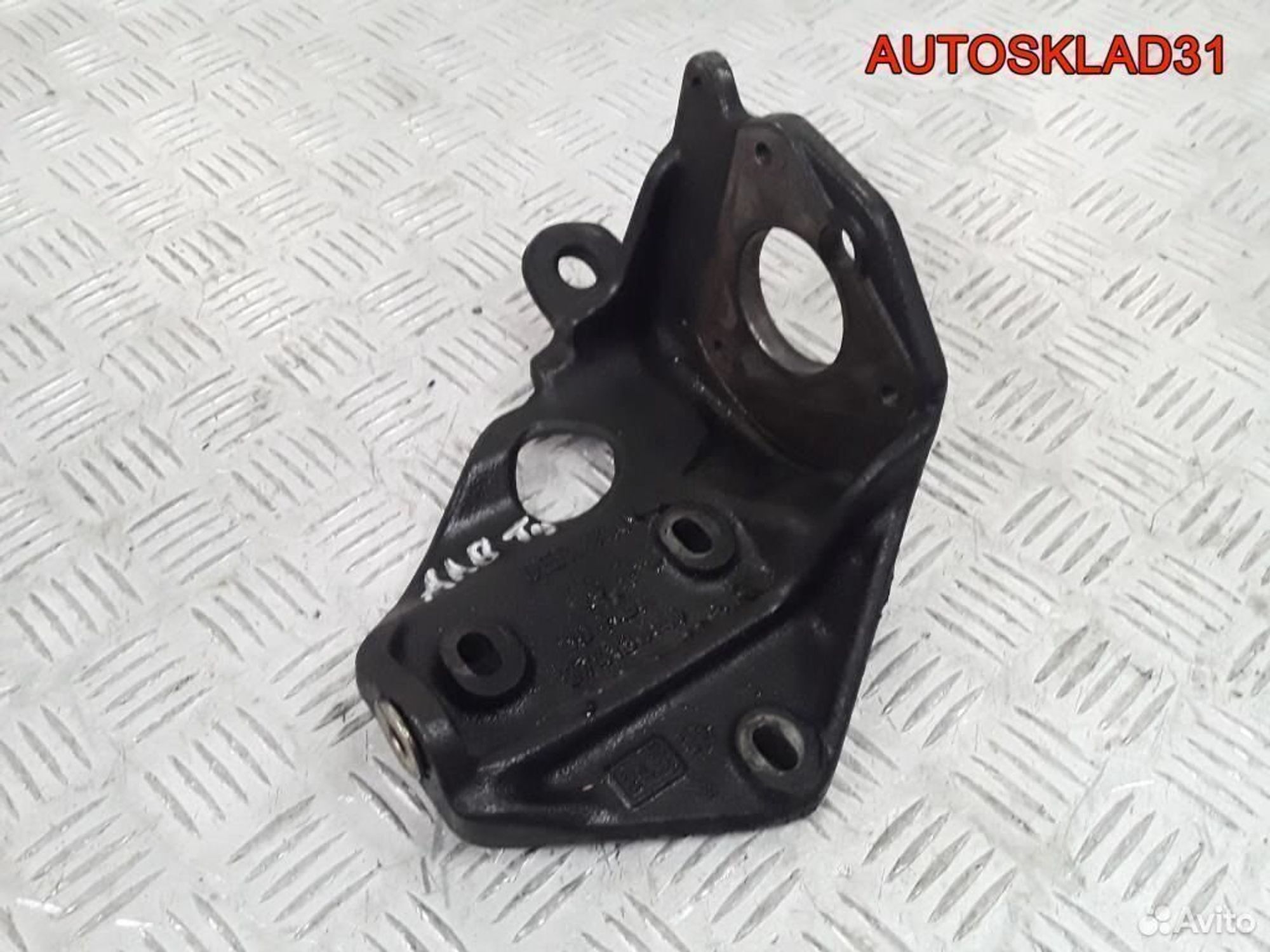 Кронштейн тнвд VW Transporter T4 2.4 AAB 074130147, 1300 рублей, Дубовое