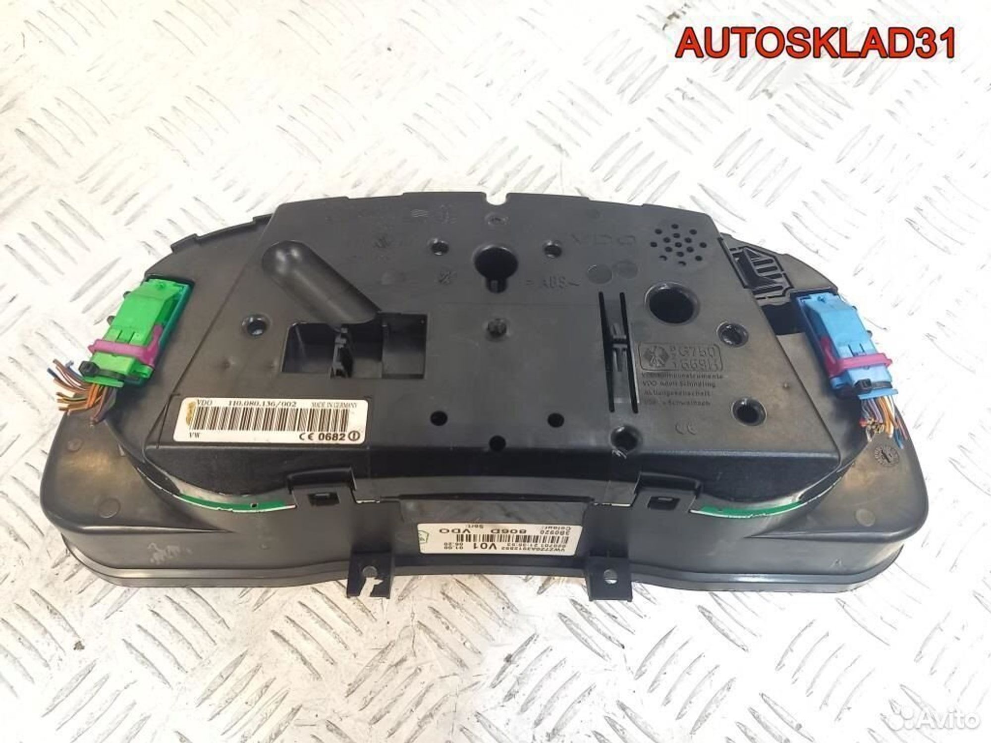 Панель приборов VW Passat B5+ 3B0920806D Бензин, 4800 рублей, Дубовое