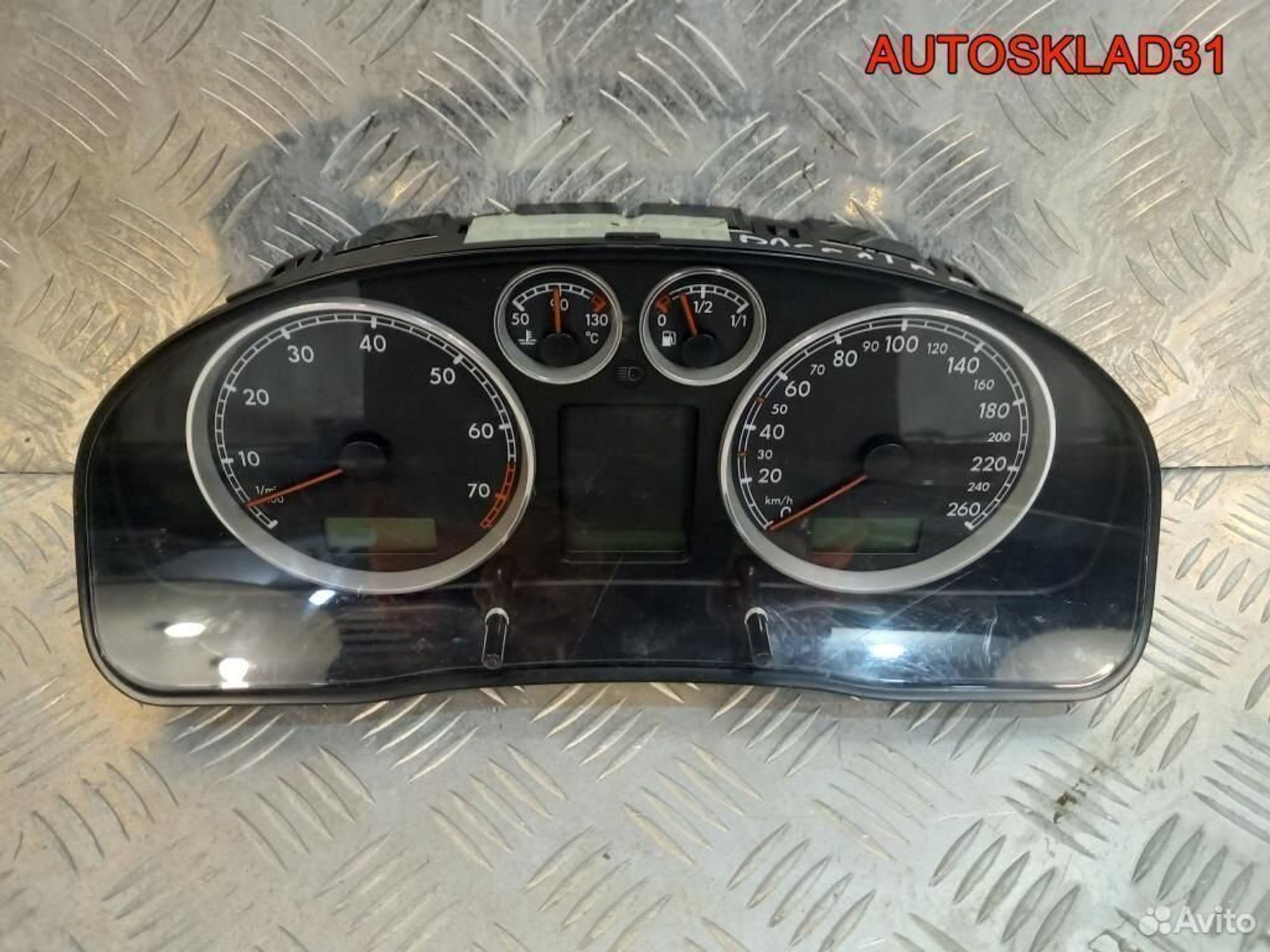 Панель приборов VW Passat B5+ 3B0920806D Бензин, 4800 рублей, Дубовое