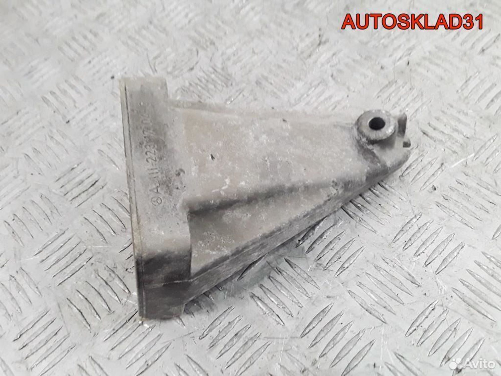 Кронштейн двигателя правый Mercedes W203 М111.955, 1100 рублей, Дубовое