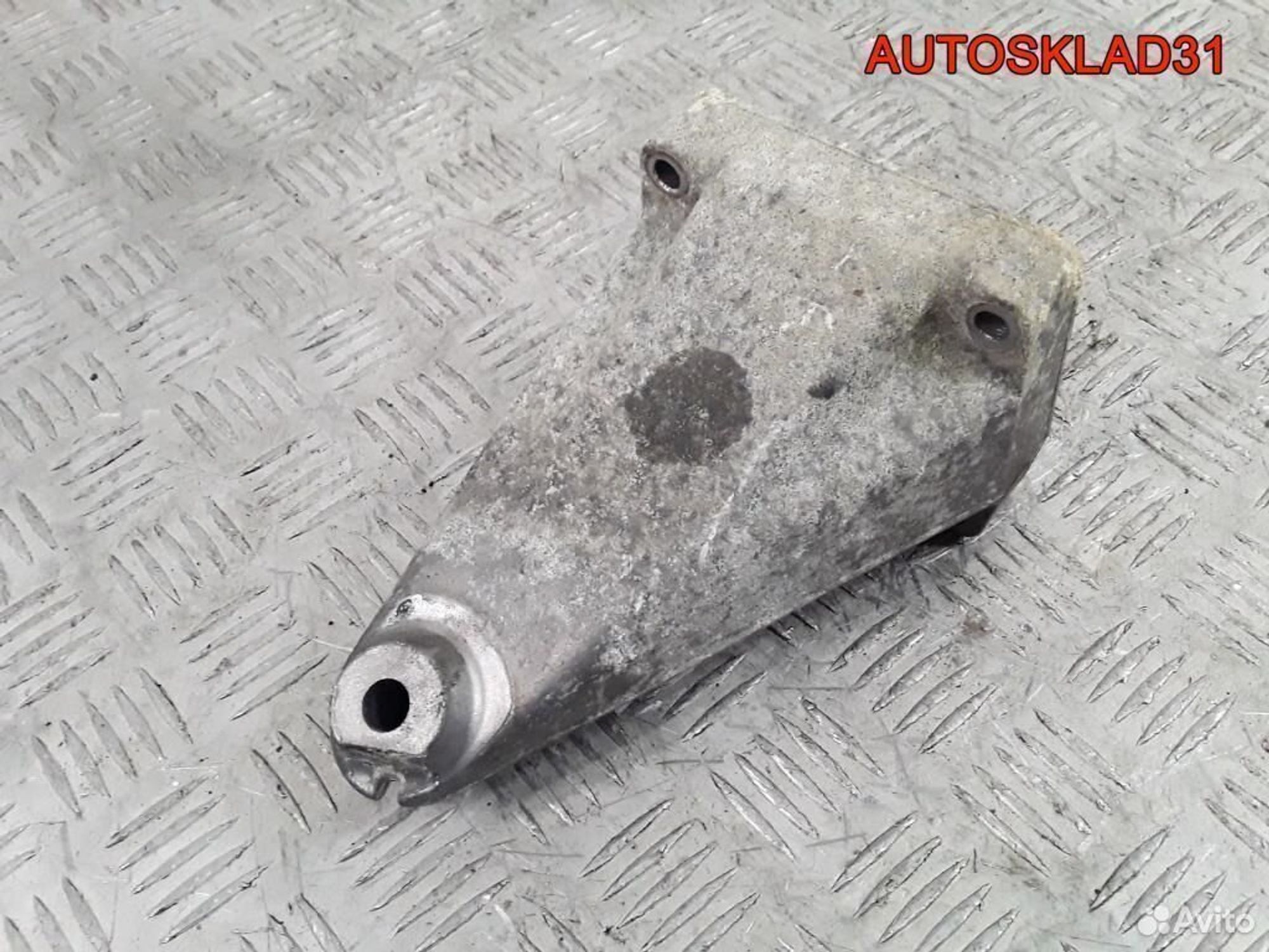 Кронштейн двигателя правый Mercedes W203 М111.955, 1100 рублей, Дубовое