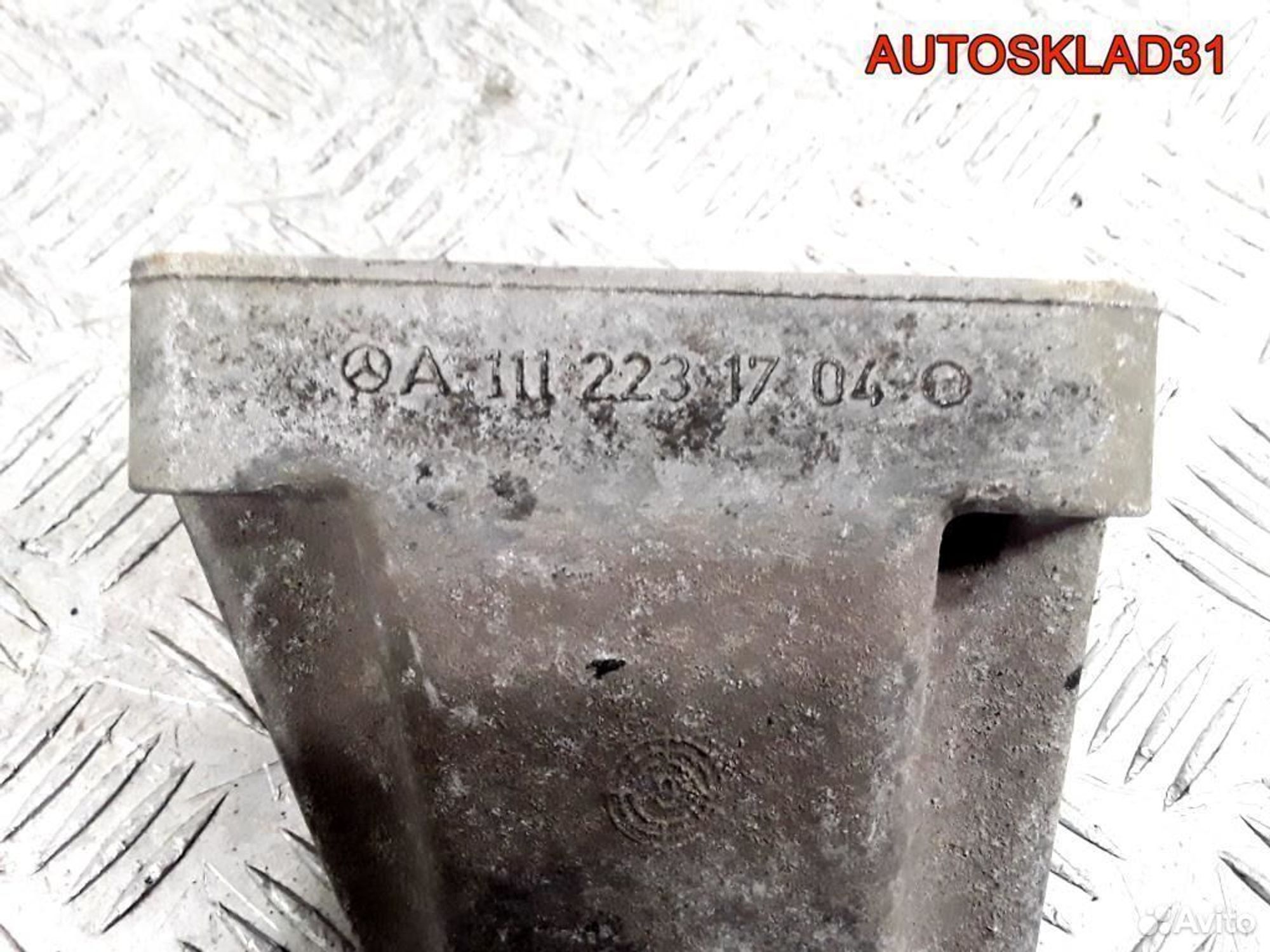 Кронштейн двигателя правый Mercedes W203 М111.955, 1100 рублей, Дубовое