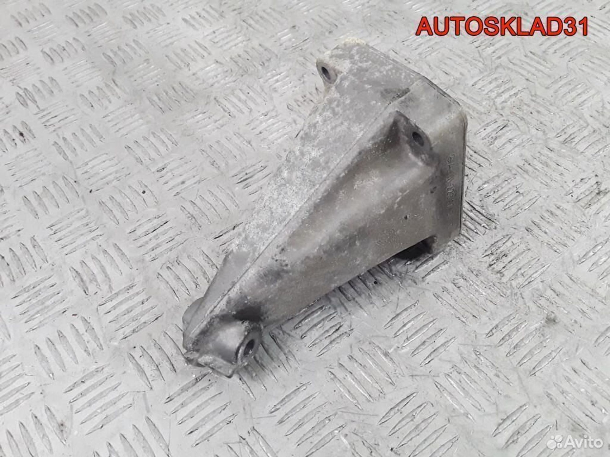 Кронштейн двигателя правый Mercedes W203 М111.955, 1100 рублей, Дубовое