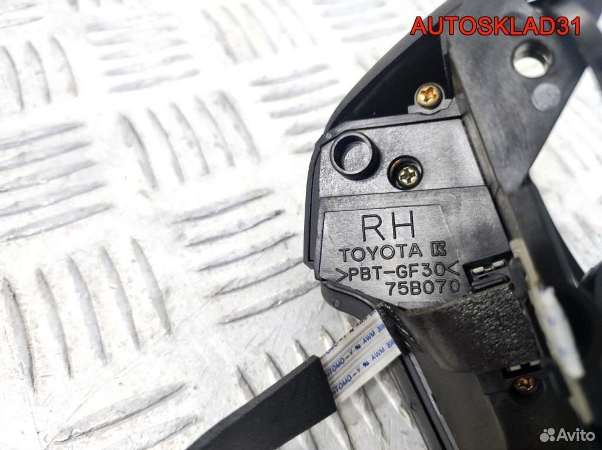 Кнопки мультируля Toyota Avensis 2 75B070, 3200 рублей, Дубовое