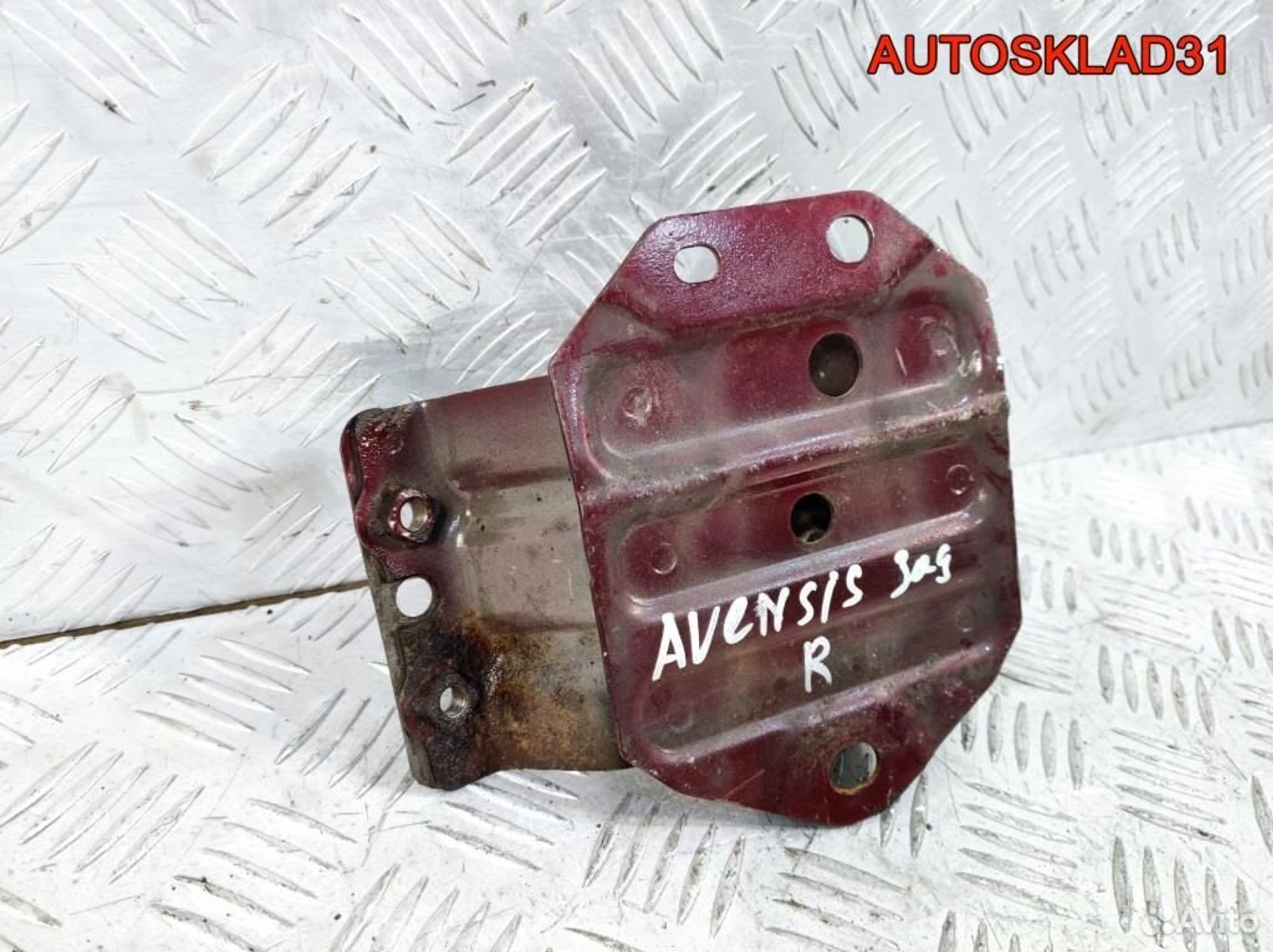 Кронштейн заднего бампера правый Toyota Avensis 2, 900 рублей, Дубовое