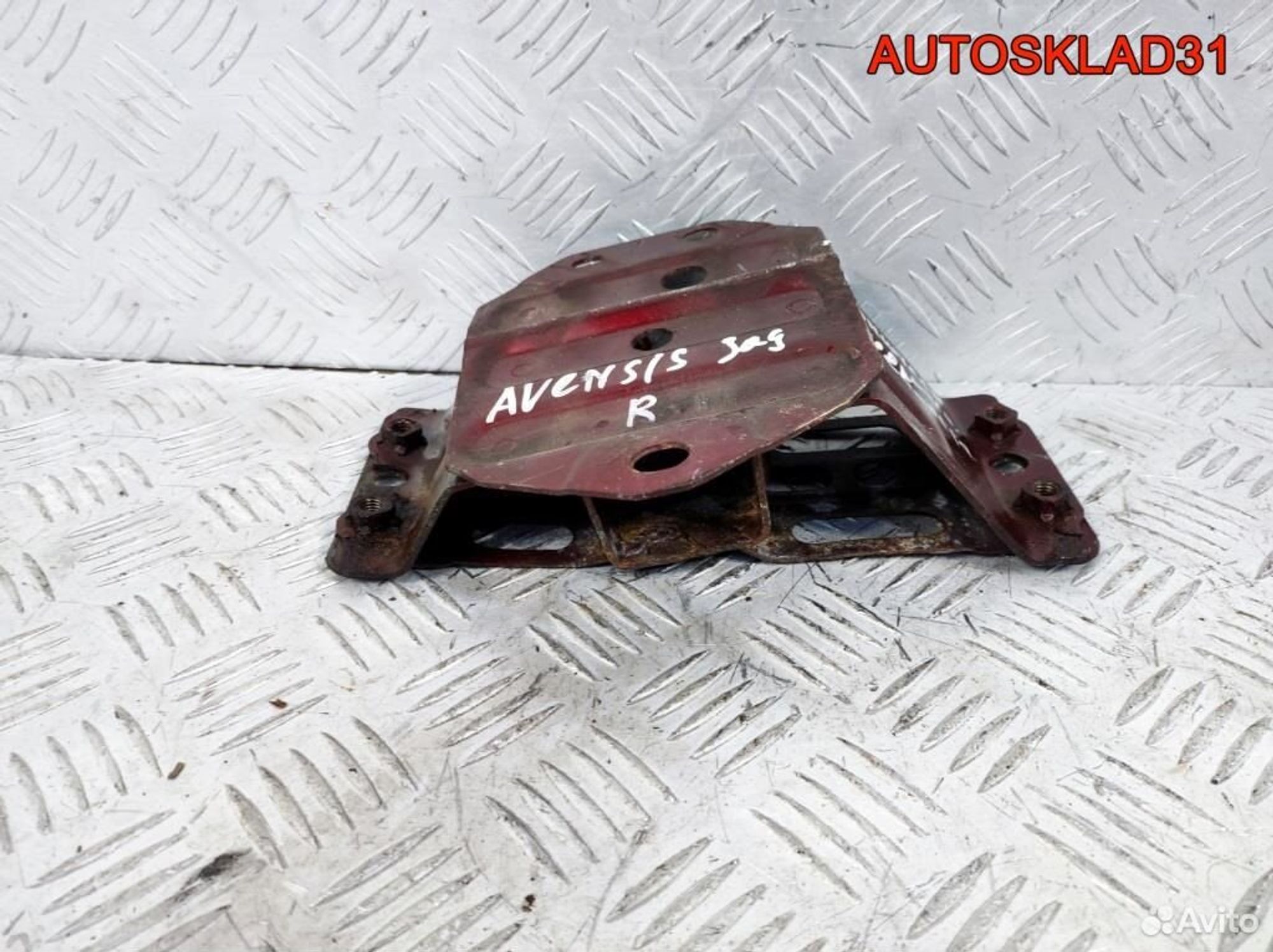 Кронштейн заднего бампера правый Toyota Avensis 2, 900 рублей, Дубовое